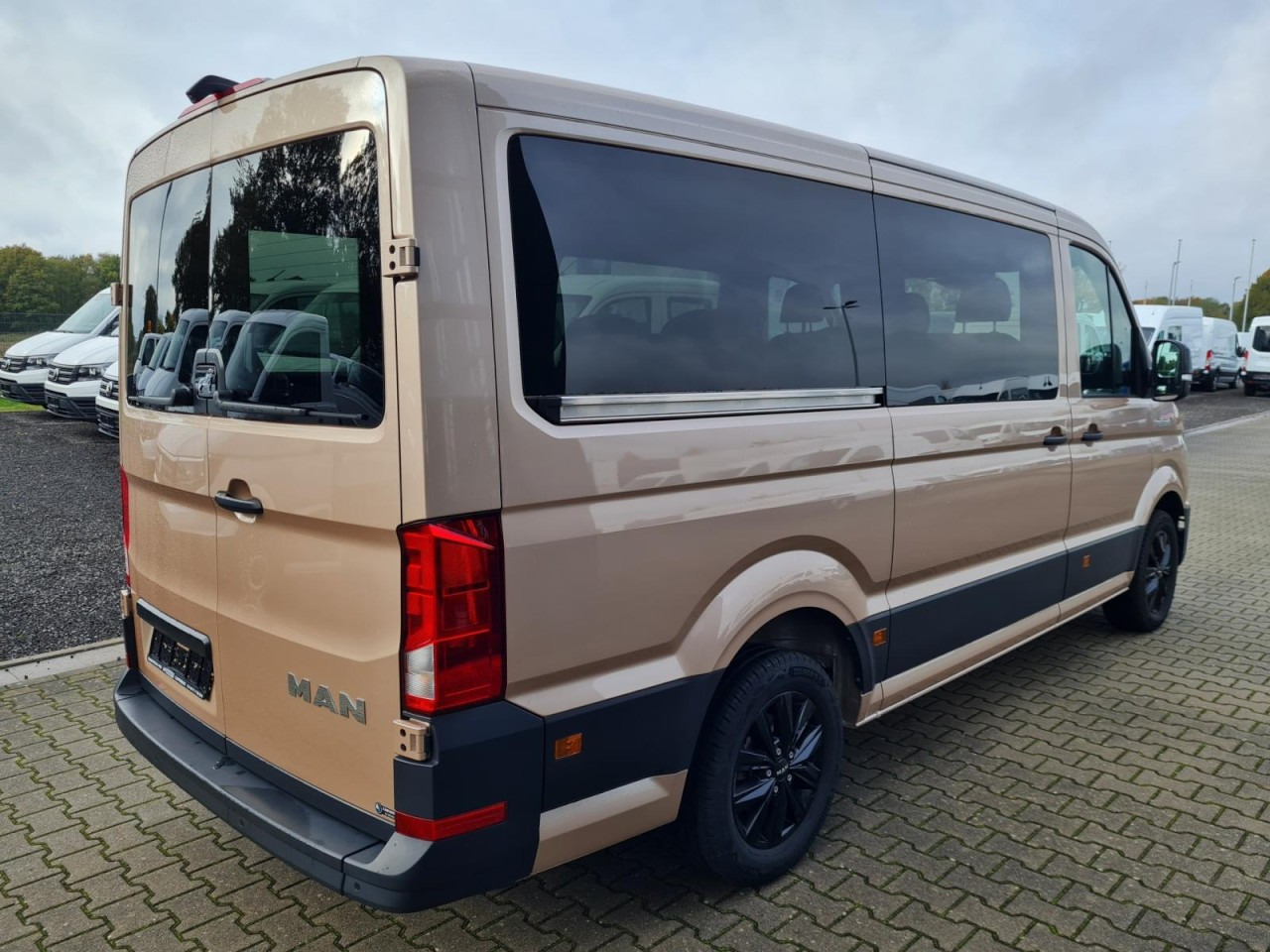 MAN Man TGE 3.180 TDi Kombi 9 Sitze ALU KAMERA LED LEDER Sonderumbau - Микробус, Пътнически бус: снимка 4 MAN Man TGE 3.180 TDi Kombi 9 Sitze ALU KAMERA LED LEDER Sonderumbau - Микробус, Пътнически бус: снимка 4