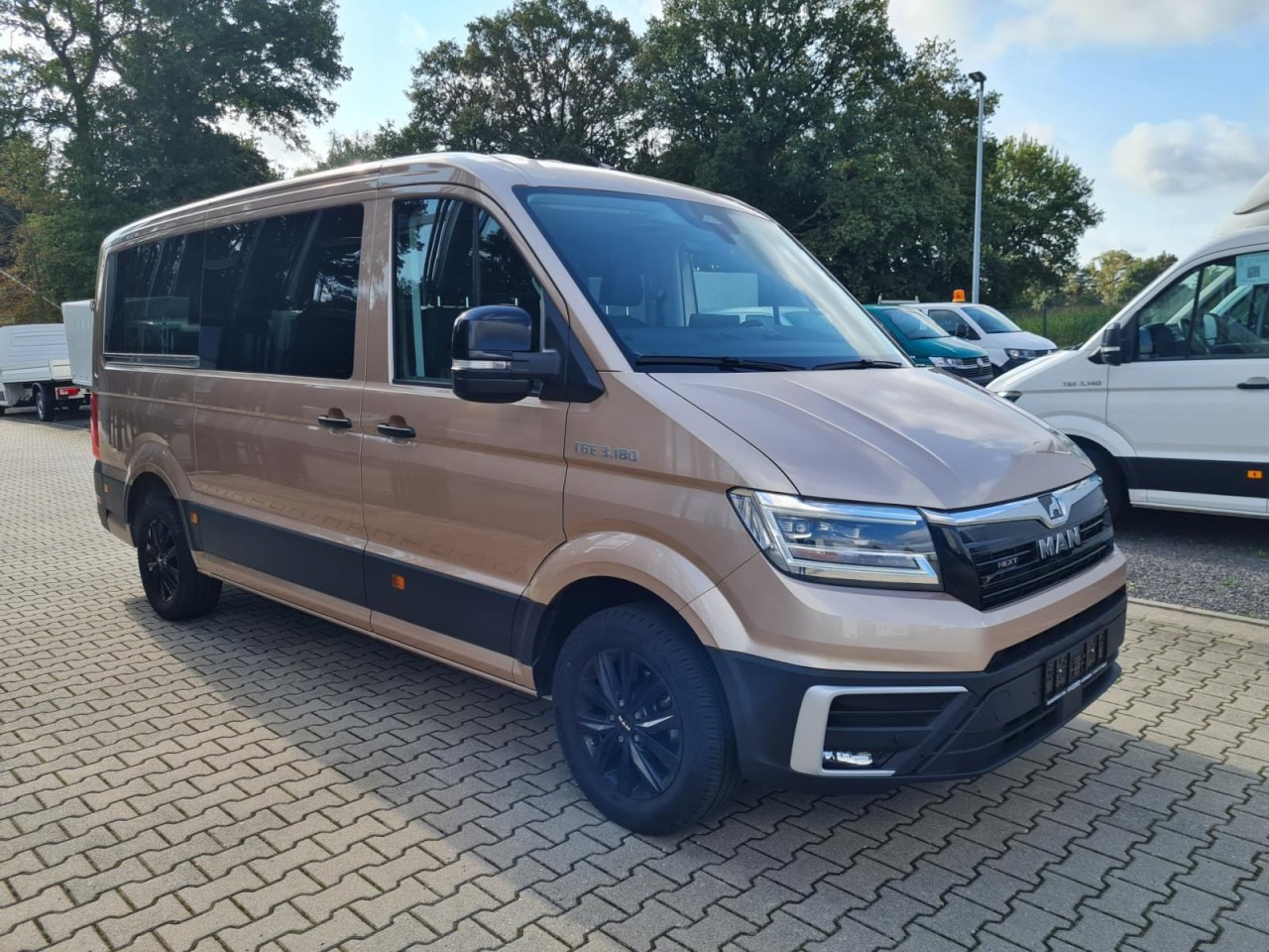 MAN TGE 3.180 TDi Kombi 9 Sitze ALU KAMERA LED LEDER Sonderumbau - Микробус, Пътнически бус: снимка 3 MAN TGE 3.180 TDi Kombi 9 Sitze ALU KAMERA LED LEDER Sonderumbau - Микробус, Пътнически бус: снимка 3