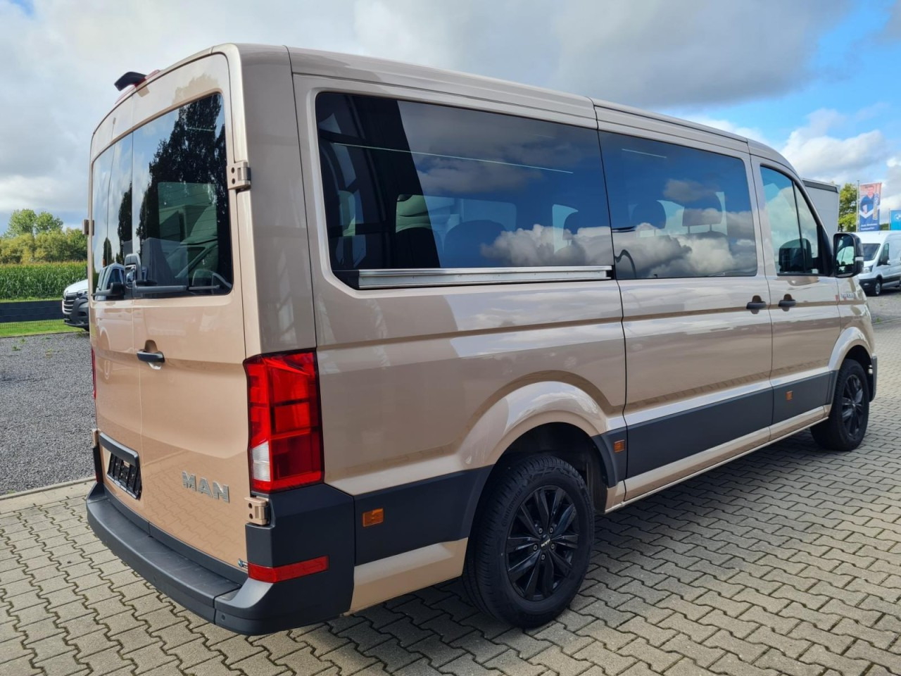 Man TGE 3.180 TDi Kombi 9 Sitze ALU KAMERA LED LEDER Sonderumbau - Микробус, Пътнически бус: снимка 5 Man TGE 3.180 TDi Kombi 9 Sitze ALU KAMERA LED LEDER Sonderumbau - Микробус, Пътнически бус: снимка 5
