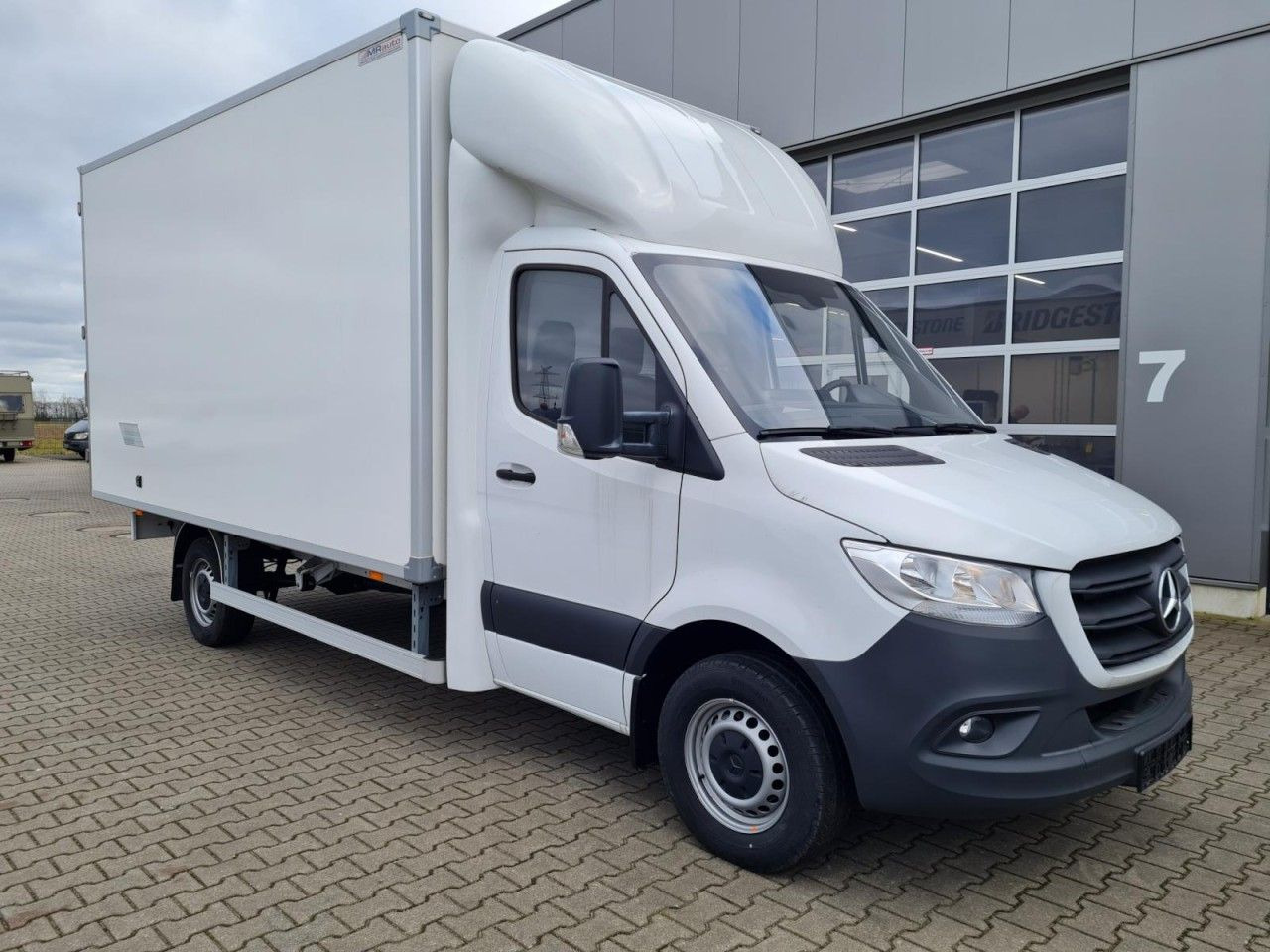 Mercedes-Benz Sprinter 315 Koffer lang MBux KLIMA NAVI TEMPOMA - Лекотоварен автомобил фургон: снимка 3 Mercedes-Benz Sprinter 315 Koffer lang MBux KLIMA NAVI TEMPOMA - Лекотоварен автомобил фургон: снимка 3