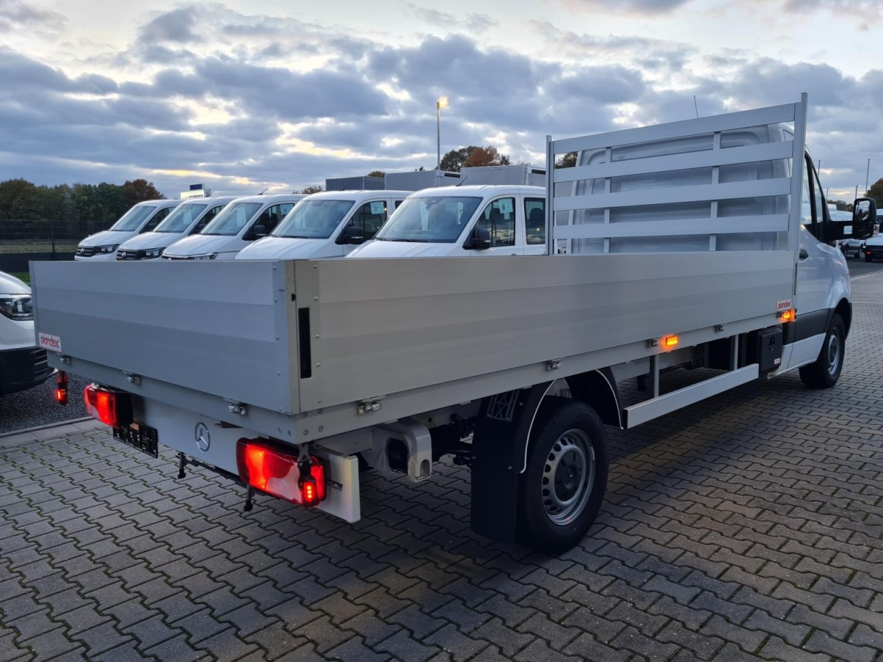 Mercedes-Benz Sprinter 317 CDI Pritsche L3 lang RWD KLIMA TEMPOMAT - Бордови бус: снимка 4 Mercedes-Benz Sprinter 317 CDI Pritsche L3 lang RWD KLIMA TEMPOMAT - Бордови бус: снимка 4