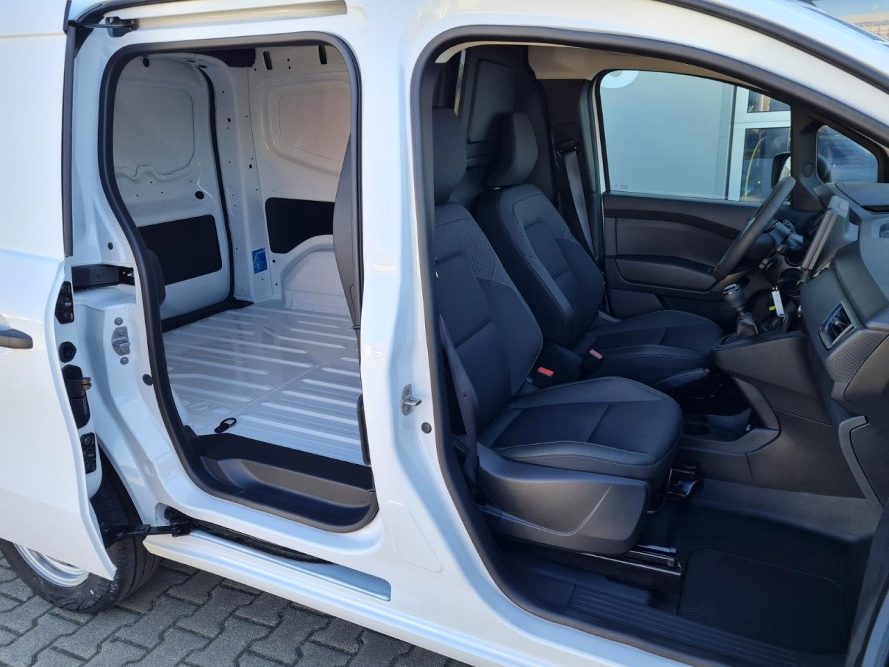 Renault Kangoo Van Kasten L1H1 TCe 1.3i KLIMA PDC TEMPOMAT - Малък ван: снимка 4 Renault Kangoo Van Kasten L1H1 TCe 1.3i KLIMA PDC TEMPOMAT - Малък ван: снимка 4