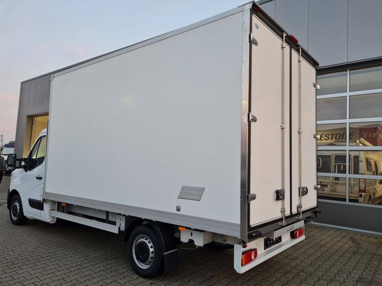 Renault Master 3.5t Möbel Koffer KLIMA LUFTFEDERUNG TEMP - Лекотоварен автомобил фургон: снимка 5 Renault Master 3.5t Möbel Koffer KLIMA LUFTFEDERUNG TEMP - Лекотоварен автомобил фургон: снимка 5