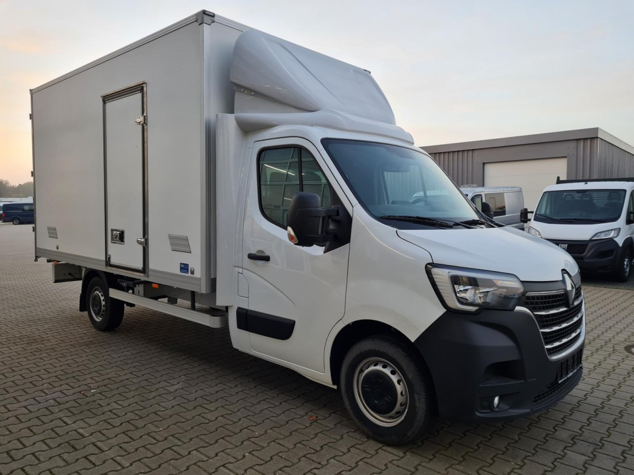 Renault Master 3.5t Möbel Koffer KLIMA LUFTFEDERUNG TEMPOMAT - Лекотоварен автомобил фургон: снимка 3 Renault Master 3.5t Möbel Koffer KLIMA LUFTFEDERUNG TEMPOMAT - Лекотоварен автомобил фургон: снимка 3