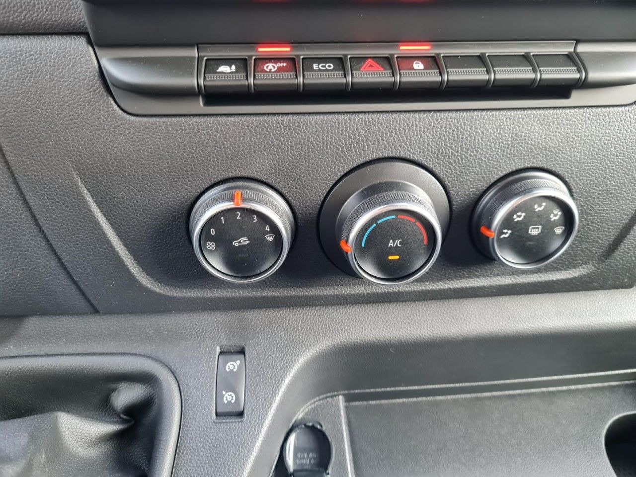 Лекотоварен автомобил фургон Renault Master 3.5t Möbel Koffer LBW KLIMA KOMFORT TEMPO: снимка 21