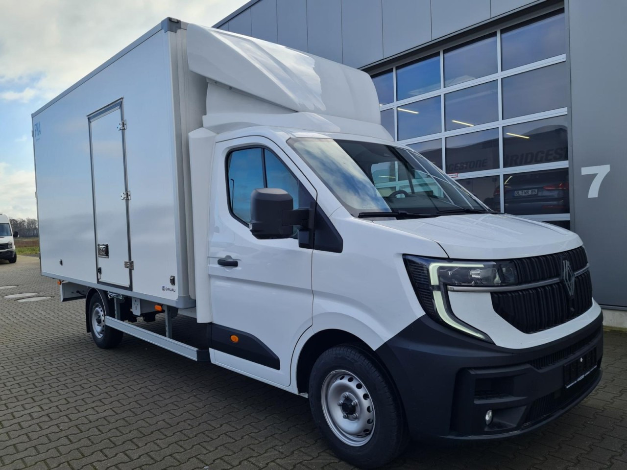 Renault Master 35 Möbel Koffer KLIMA Automatik 10 Pal. - Лекотоварен автомобил фургон: снимка 4 Renault Master 35 Möbel Koffer KLIMA Automatik 10 Pal. - Лекотоварен автомобил фургон: снимка 4