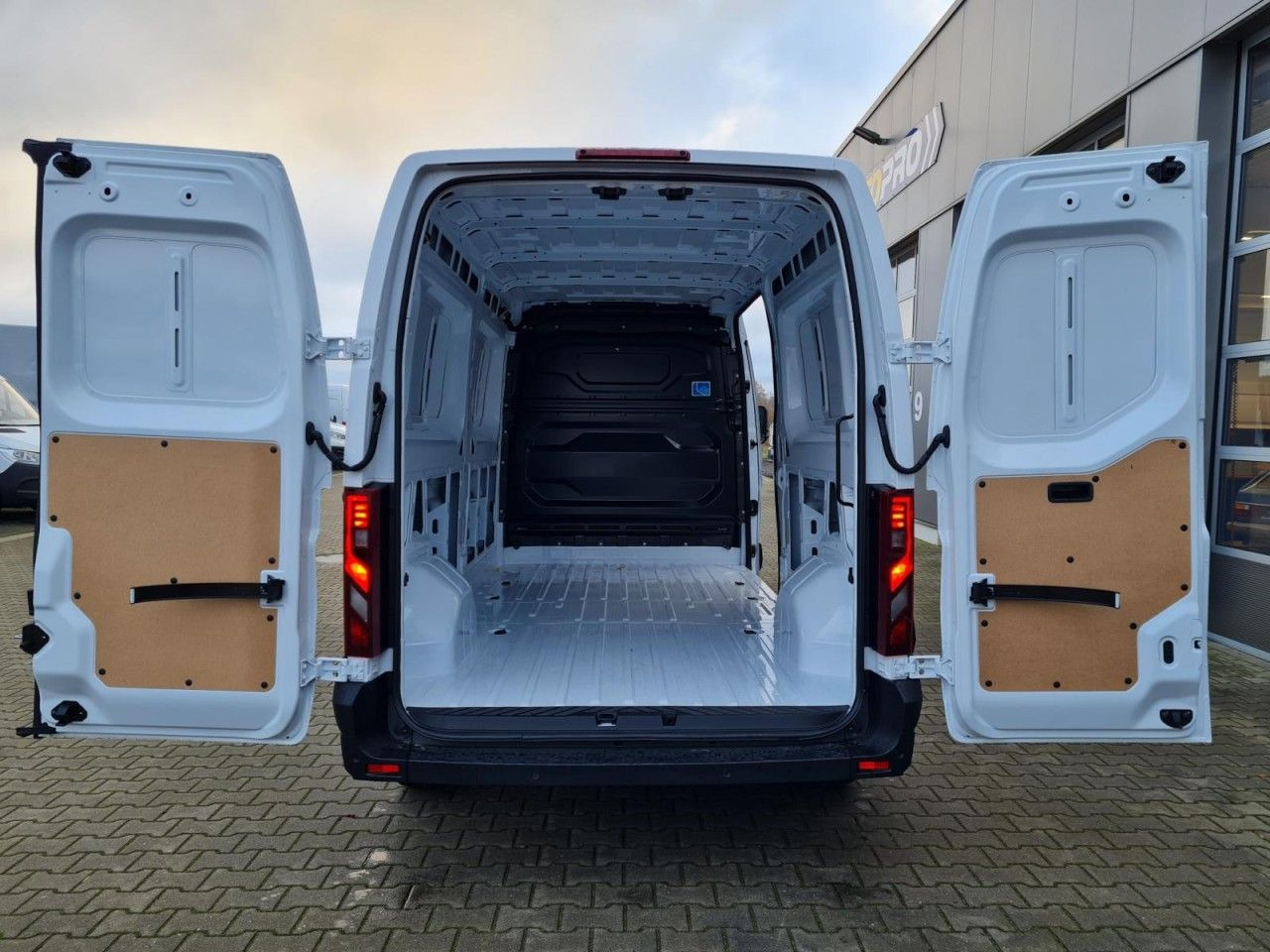 Renault Master 35 New Kasten L3H2 KLIMA KOMFORT LED PDC - Товарен бус: снимка 5 Renault Master 35 New Kasten L3H2 KLIMA KOMFORT LED PDC - Товарен бус: снимка 5