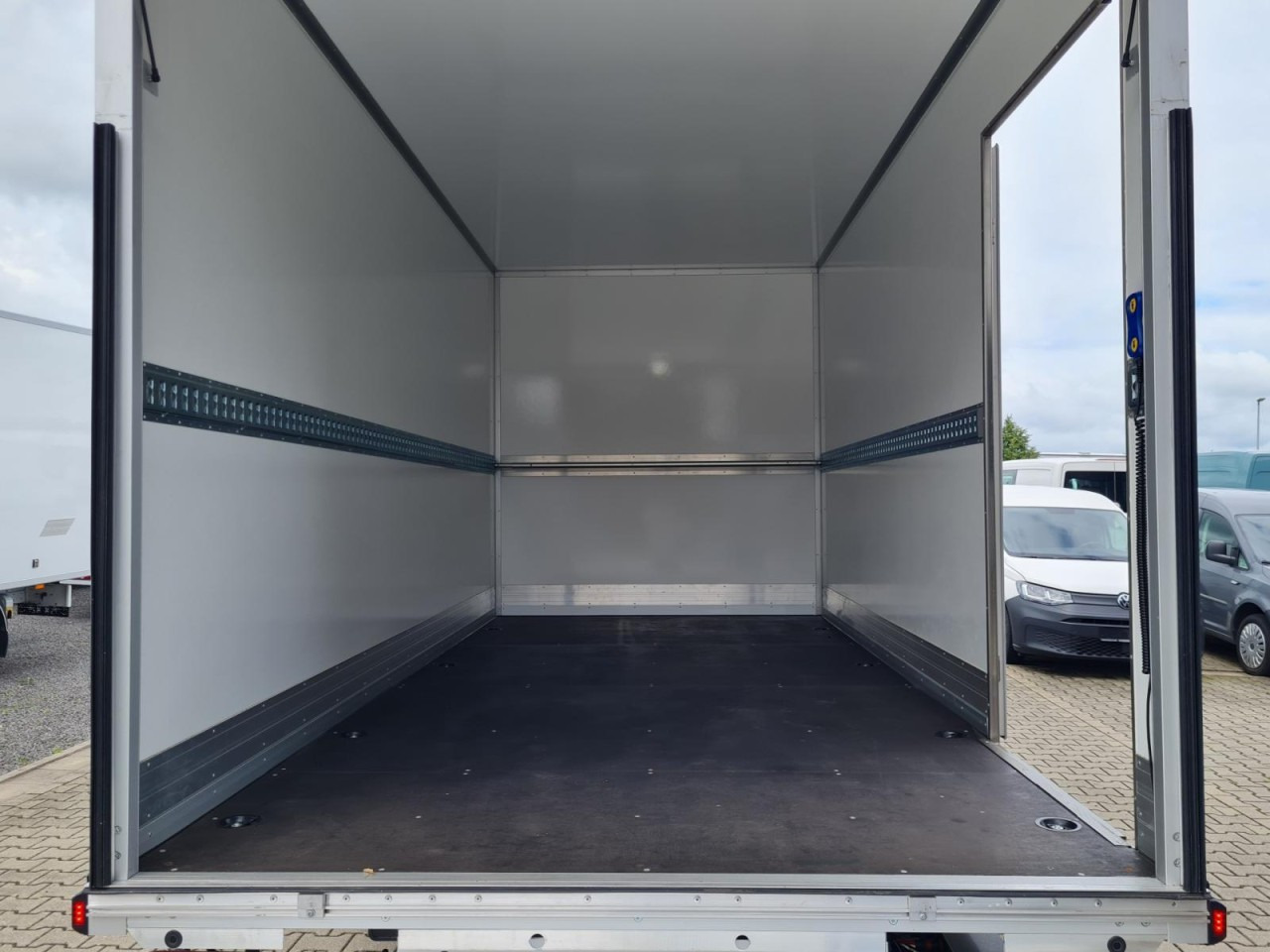 Renault Master 35 New Möbel Koffer LBW KLIMA TEMPOMAT - Лекотоварен автомобил фургон: снимка 5 Renault Master 35 New Möbel Koffer LBW KLIMA TEMPOMAT - Лекотоварен автомобил фургон: снимка 5