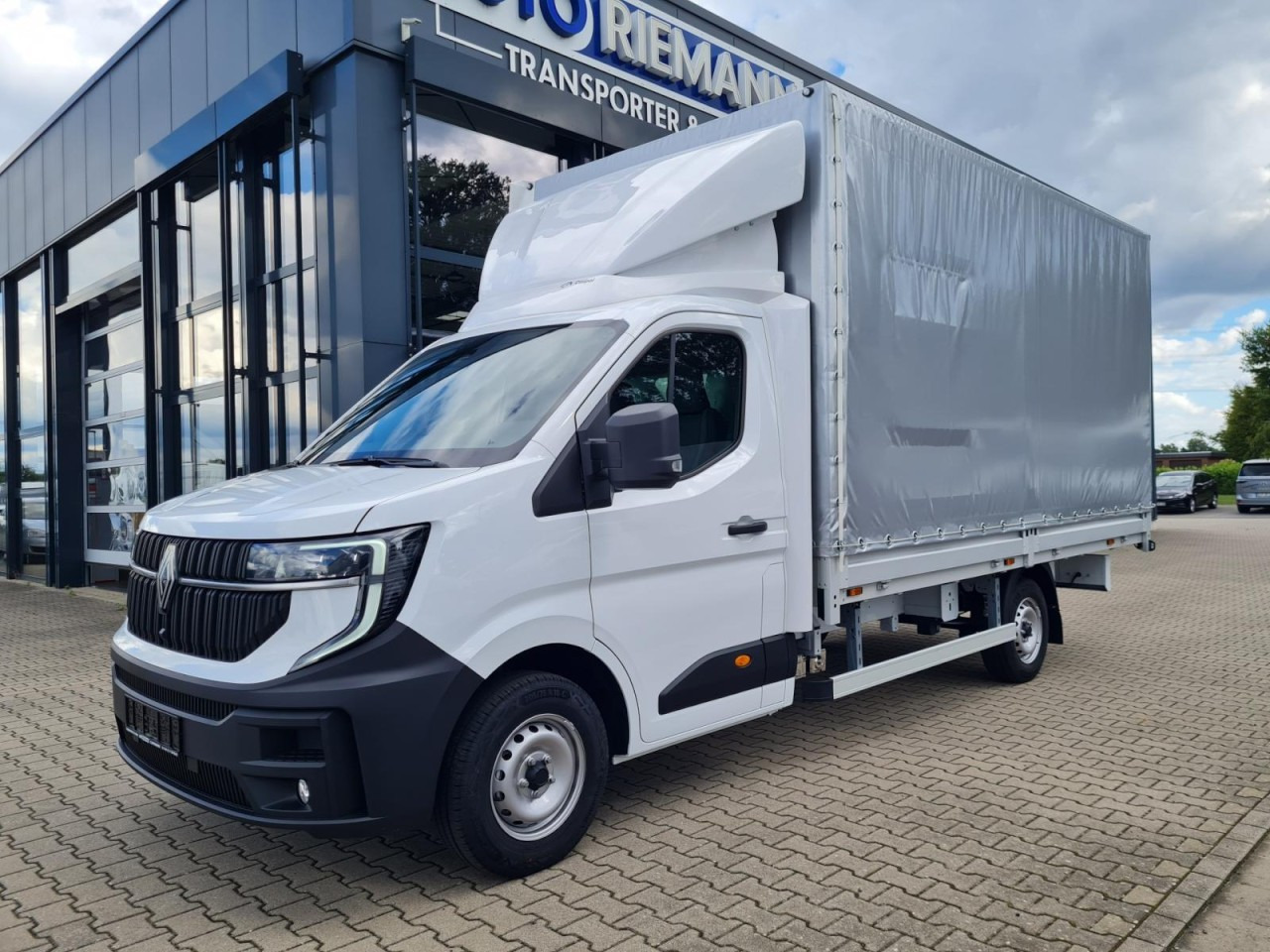 Renault Master 35 Pritsche Schiebe Plane KLIMA TEMPOMAT - Брезентов бус: снимка 2 Renault Master 35 Pritsche Schiebe Plane KLIMA TEMPOMAT - Брезентов бус: снимка 2