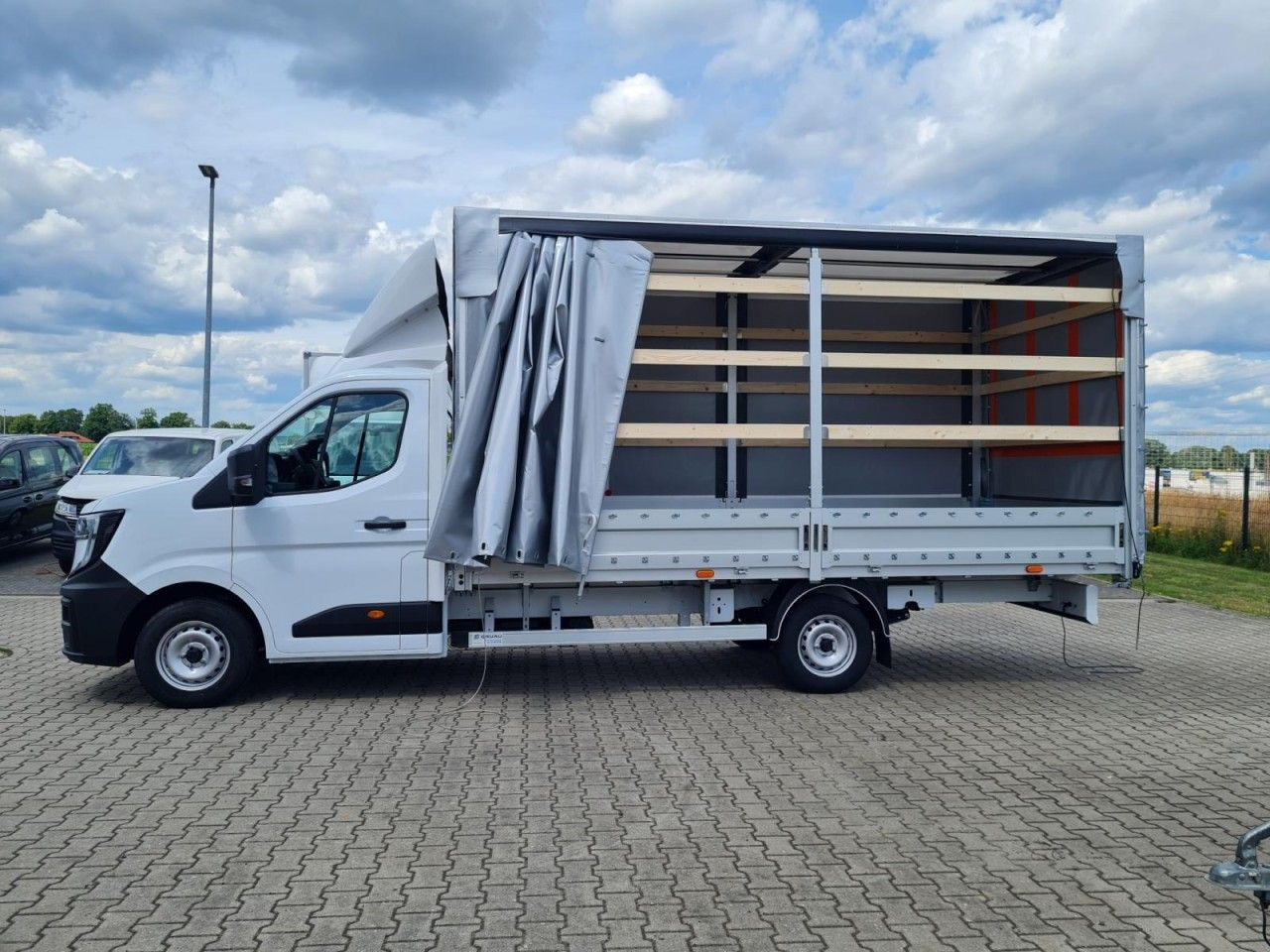 Лизинг на  Renault Master 35 Pritsche Schiebe Plane dCi 170 10 Pal. Renault Master 35 Pritsche Schiebe Plane dCi 170 10 Pal.: снимка 17