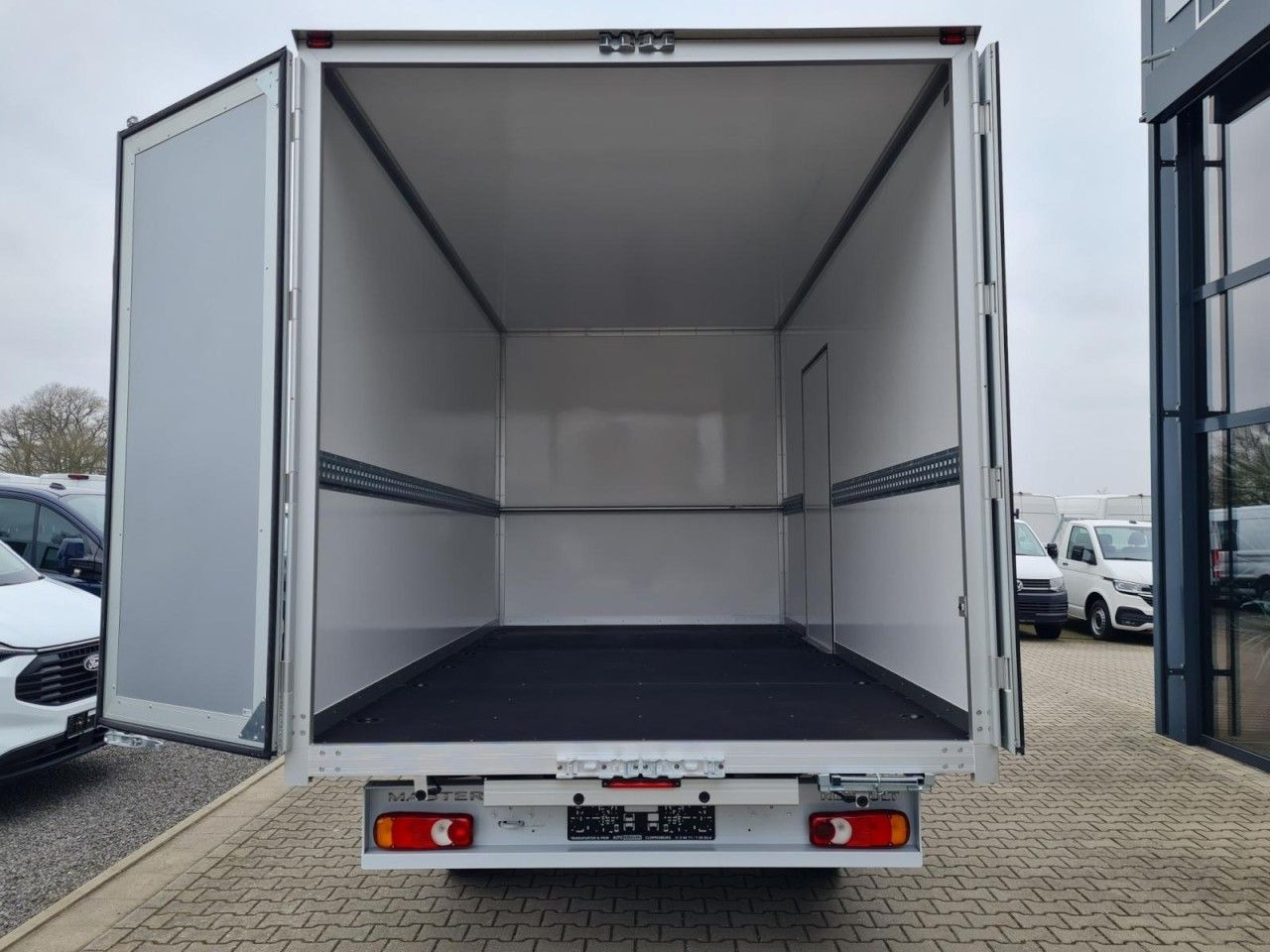 Renault New Master 35 Möbel Koffer KLIMA LUFTFEDER TEMPO - Лекотоварен автомобил фургон: снимка 5 Renault New Master 35 Möbel Koffer KLIMA LUFTFEDER TEMPO - Лекотоварен автомобил фургон: снимка 5