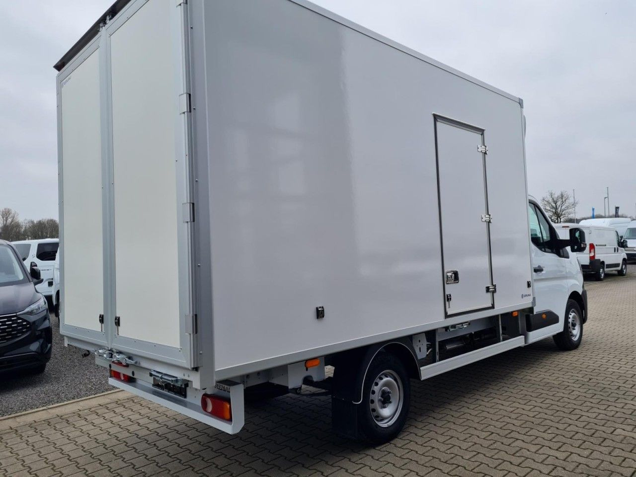 Renault New Master 35 Möbel Koffer KLIMA LUFTFEDER TEMPO - Лекотоварен автомобил фургон: снимка 4 Renault New Master 35 Möbel Koffer KLIMA LUFTFEDER TEMPO - Лекотоварен автомобил фургон: снимка 4