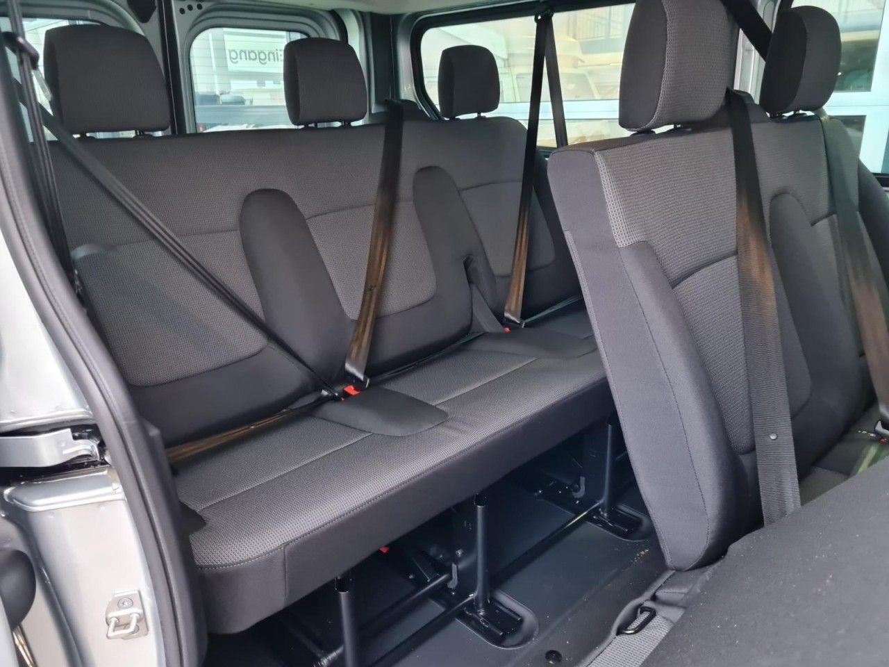 Лизинг на  Renault Trafic Kombi 9-Sitze L2 Grand Equilibre KLIMA TE Renault Trafic Kombi 9-Sitze L2 Grand Equilibre KLIMA TE: снимка 18