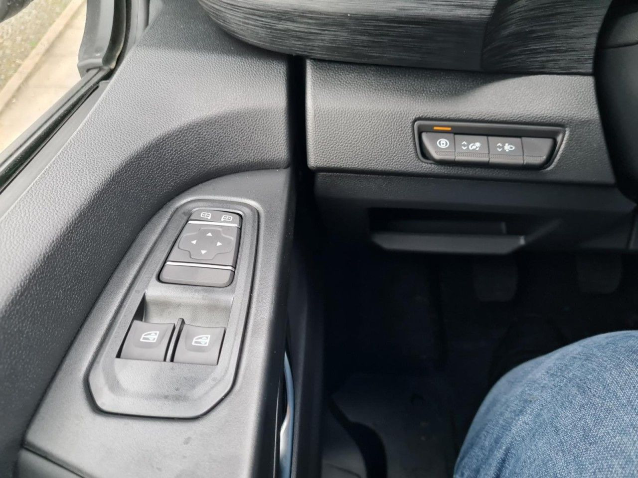Лизинг на  Renault Trafic Kombi 9-Sitze L2 Grand Equilibre KLIMA TE Renault Trafic Kombi 9-Sitze L2 Grand Equilibre KLIMA TE: снимка 24