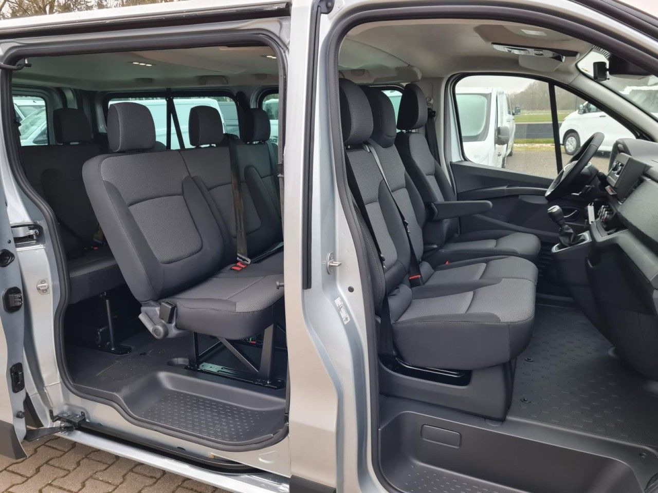 Renault Trafic Kombi 9-Sitze L2 Grand Equilibre KLIMA TE - Лек автомобил: снимка 4 Renault Trafic Kombi 9-Sitze L2 Grand Equilibre KLIMA TE - Лек автомобил: снимка 4