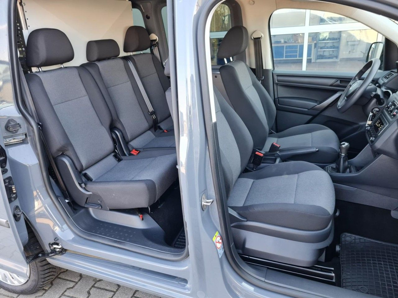 Volkswagen Caddy 4Motion TDi Kombi 5-Sitze TEMPO STHZ REGAL - Лек автомобил: снимка 4 Volkswagen Caddy 4Motion TDi Kombi 5-Sitze TEMPO STHZ REGAL - Лек автомобил: снимка 4