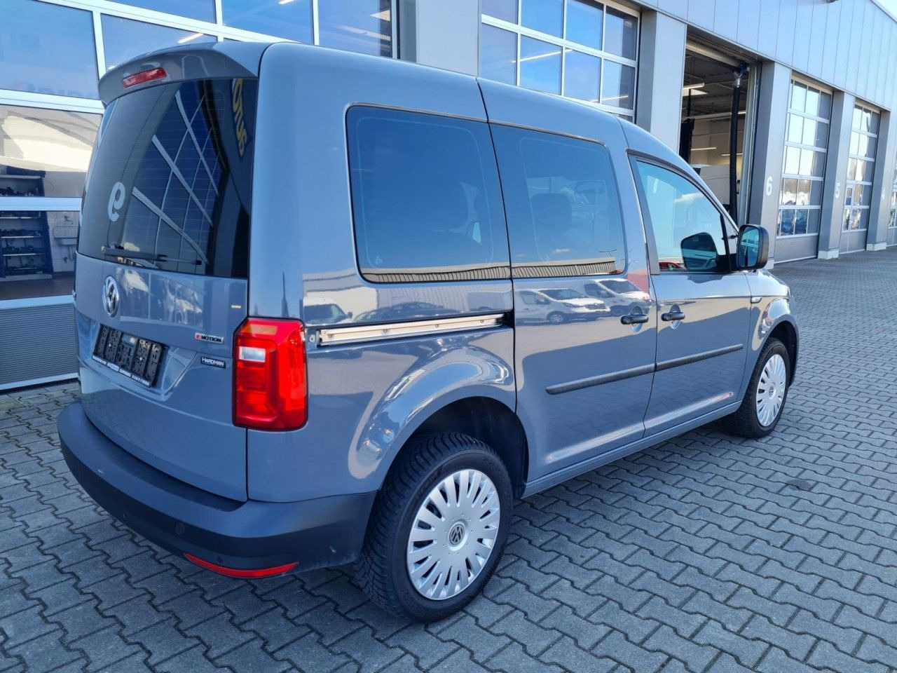 Volkswagen Caddy 4Motion TDi Kombi 5-Sitze TEMPO STHZ REGAL - Лек автомобил: снимка 5 Volkswagen Caddy 4Motion TDi Kombi 5-Sitze TEMPO STHZ REGAL - Лек автомобил: снимка 5