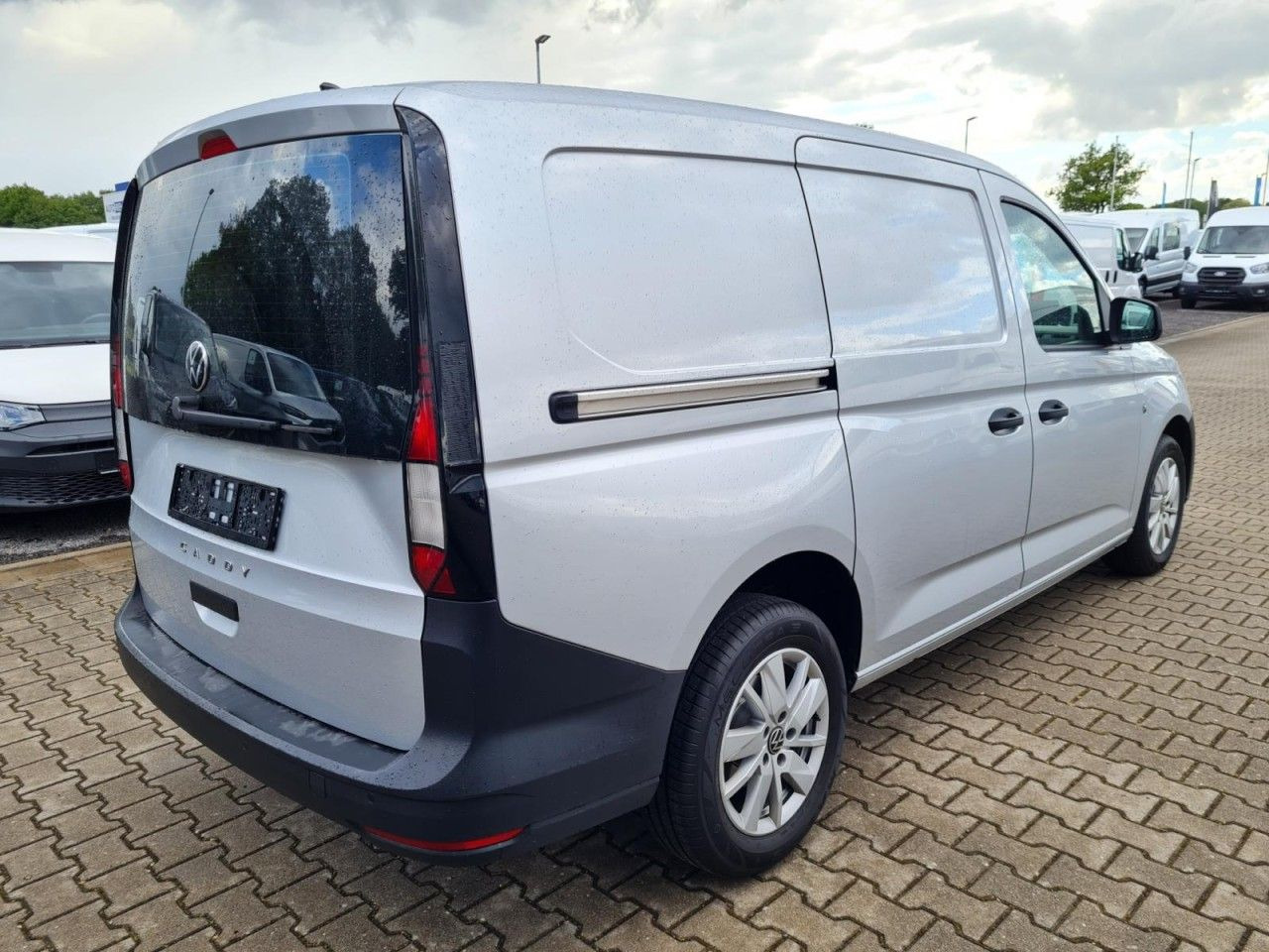 Volkswagen Caddy Cargo Maxi 2.0 TDI NAVI PDC KLIMA Alufelge - Малък ван: снимка 4 Volkswagen Caddy Cargo Maxi 2.0 TDI NAVI PDC KLIMA Alufelge - Малък ван: снимка 4