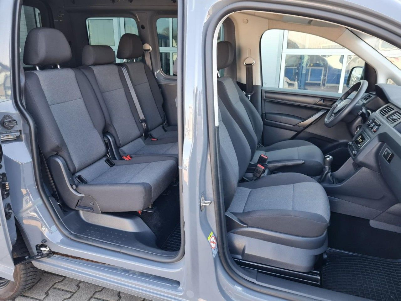 Volkswagen Caddy Kombi 4Motion TDi 5-Sitze KLIMA STHZ TEMPO - Пътнически бус: снимка 5 Volkswagen Caddy Kombi 4Motion TDi 5-Sitze KLIMA STHZ TEMPO - Пътнически бус: снимка 5