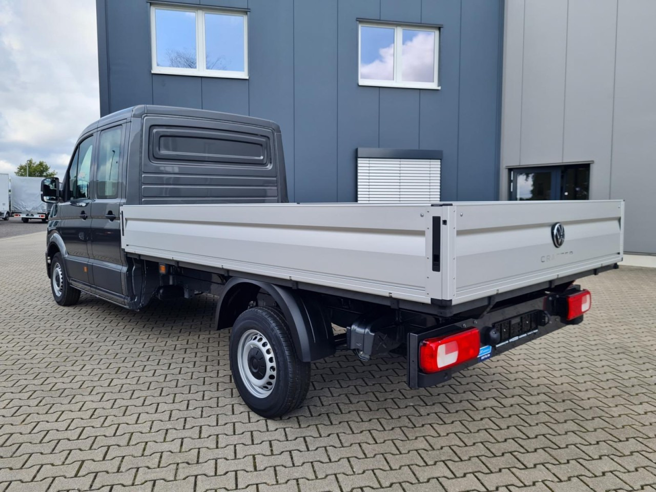 Volkswagen Crafter 35 Doka 7-Sitze MAXI L4 KLIMA TEMPOMAT - Бордови бус, Бус с двойна кабина: снимка 4 Volkswagen Crafter 35 Doka 7-Sitze MAXI L4 KLIMA TEMPOMAT - Бордови бус, Бус с двойна кабина: снимка 4