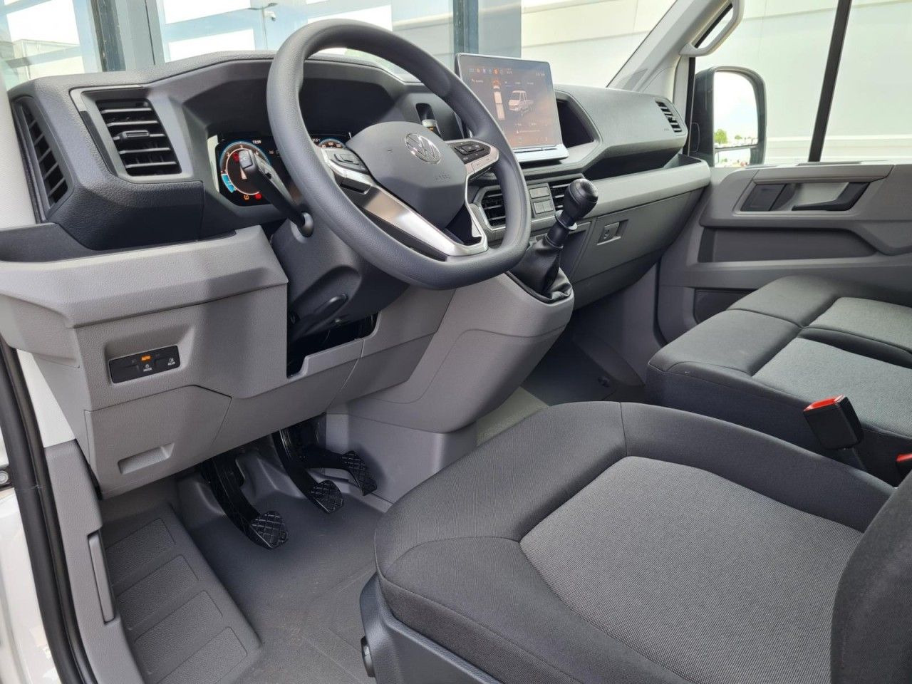 Volkswagen Crafter 35 Doka TDI MR LED KLIMA - Бордови бус, Бус с двойна кабина: снимка 4 Volkswagen Crafter 35 Doka TDI MR LED KLIMA - Бордови бус, Бус с двойна кабина: снимка 4