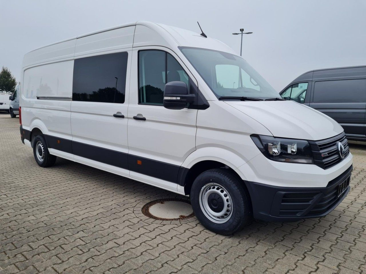 Volkswagen Crafter 35 Kasten Plus 4MOTION Doka Mixto L4H3 - Товарен бус, Бус с двойна кабина: снимка 3 Volkswagen Crafter 35 Kasten Plus 4MOTION Doka Mixto L4H3 - Товарен бус, Бус с двойна кабина: снимка 3