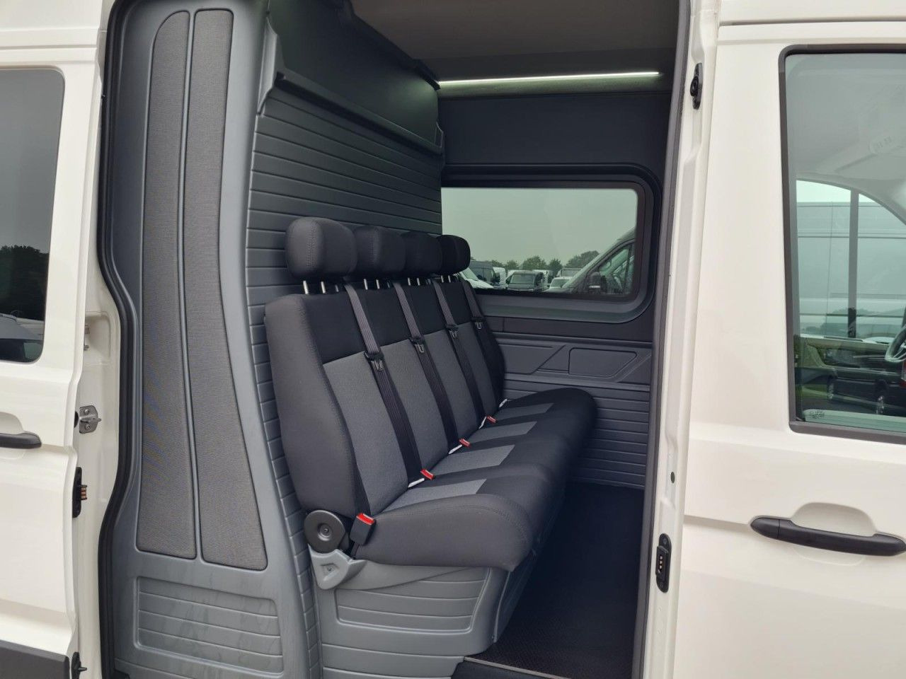 Volkswagen Crafter 35 Kasten Plus 4MOTION Doka Mixto L4H3 - Товарен бус, Бус с двойна кабина: снимка 4 Volkswagen Crafter 35 Kasten Plus 4MOTION Doka Mixto L4H3 - Товарен бус, Бус с двойна кабина: снимка 4