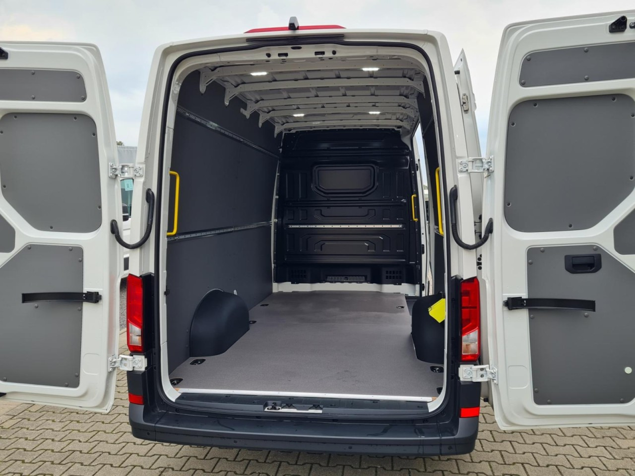 Volkswagen Crafter 35 Kasten TDI L3H3 LED TEMPOMAT AUTOMATIK - Товарен бус: снимка 5 Volkswagen Crafter 35 Kasten TDI L3H3 LED TEMPOMAT AUTOMATIK - Товарен бус: снимка 5