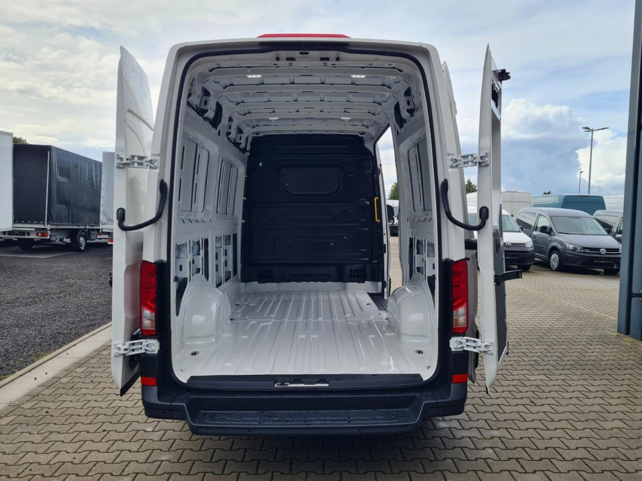 Volkswagen Crafter 35 Kasten TDI MR PDC KLIMA Tempomat L3H3 - Товарен бус: снимка 5 Volkswagen Crafter 35 Kasten TDI MR PDC KLIMA Tempomat L3H3 - Товарен бус: снимка 5