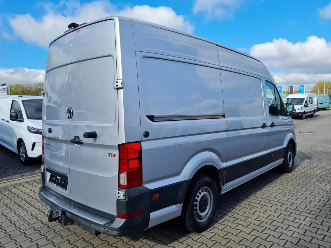 Volkswagen Crafter 35 Kasten TDI MR hoch NAVI KLIMA TEMPOMAT - Товарен бус: снимка 4 Volkswagen Crafter 35 Kasten TDI MR hoch NAVI KLIMA TEMPOMAT - Товарен бус: снимка 4