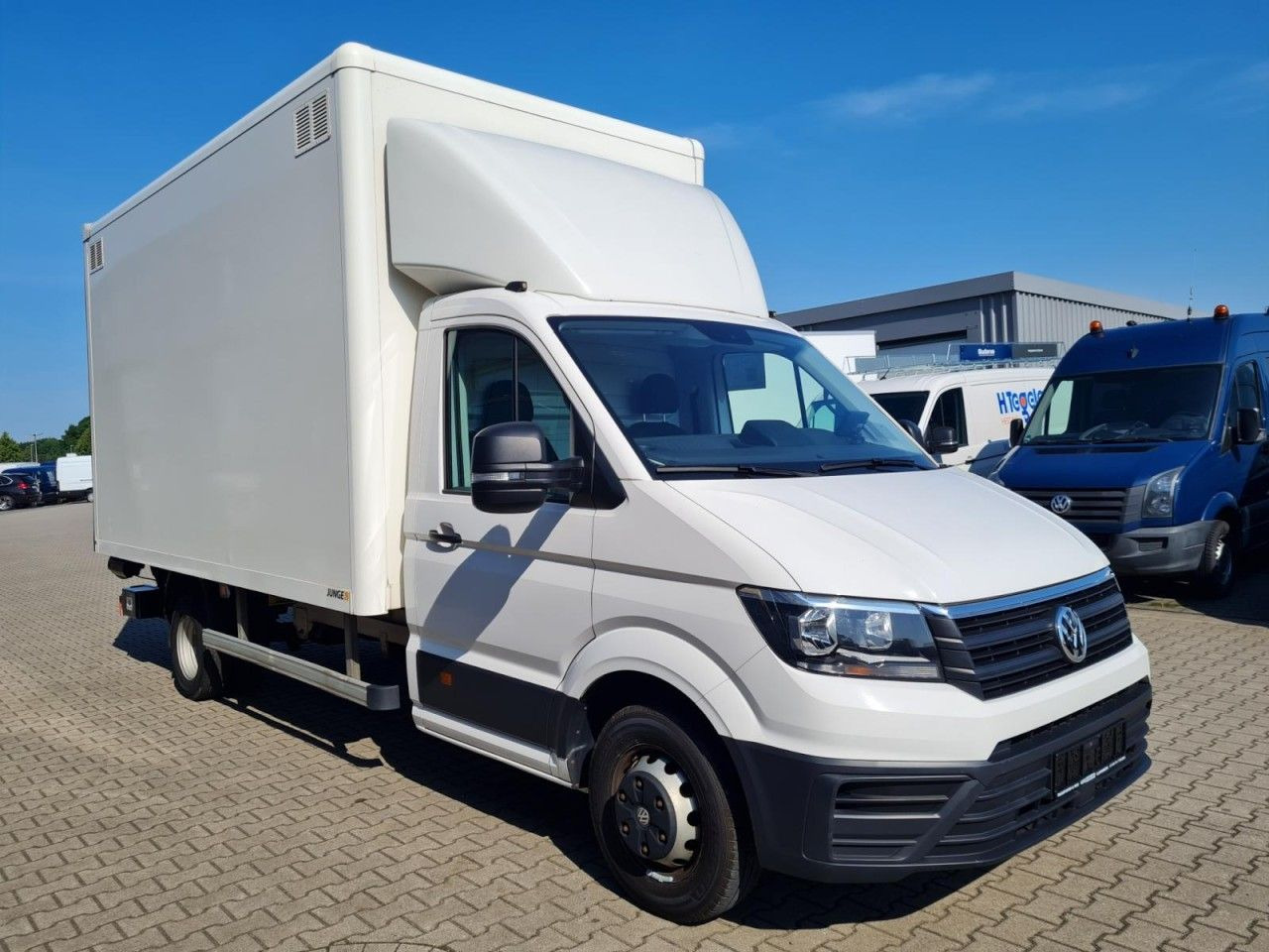 Volkswagen Crafter 50 Koffer hoch 2.0 TDI LBW KLIMA KAMERA - Лекотоварен автомобил фургон: снимка 3 Volkswagen Crafter 50 Koffer hoch 2.0 TDI LBW KLIMA KAMERA - Лекотоварен автомобил фургон: снимка 3