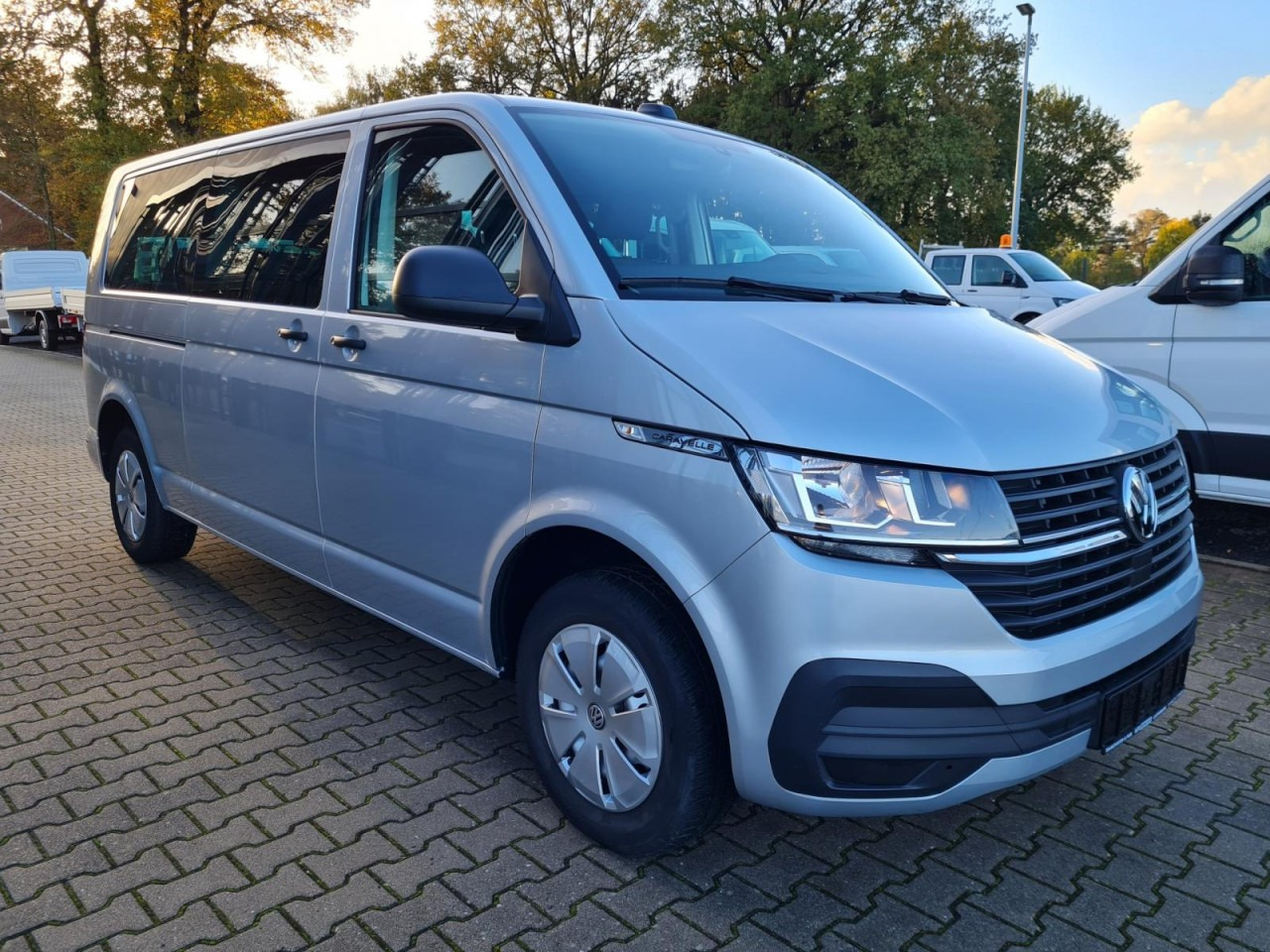 Volkswagen T6.1 Caravelle TDI lang 9 Sitzer 2 Schiebetüren Trendl. - Микробус, Пътнически бус: снимка 3 Volkswagen T6.1 Caravelle TDI lang 9 Sitzer 2 Schiebetüren Trendl. - Микробус, Пътнически бус: снимка 3