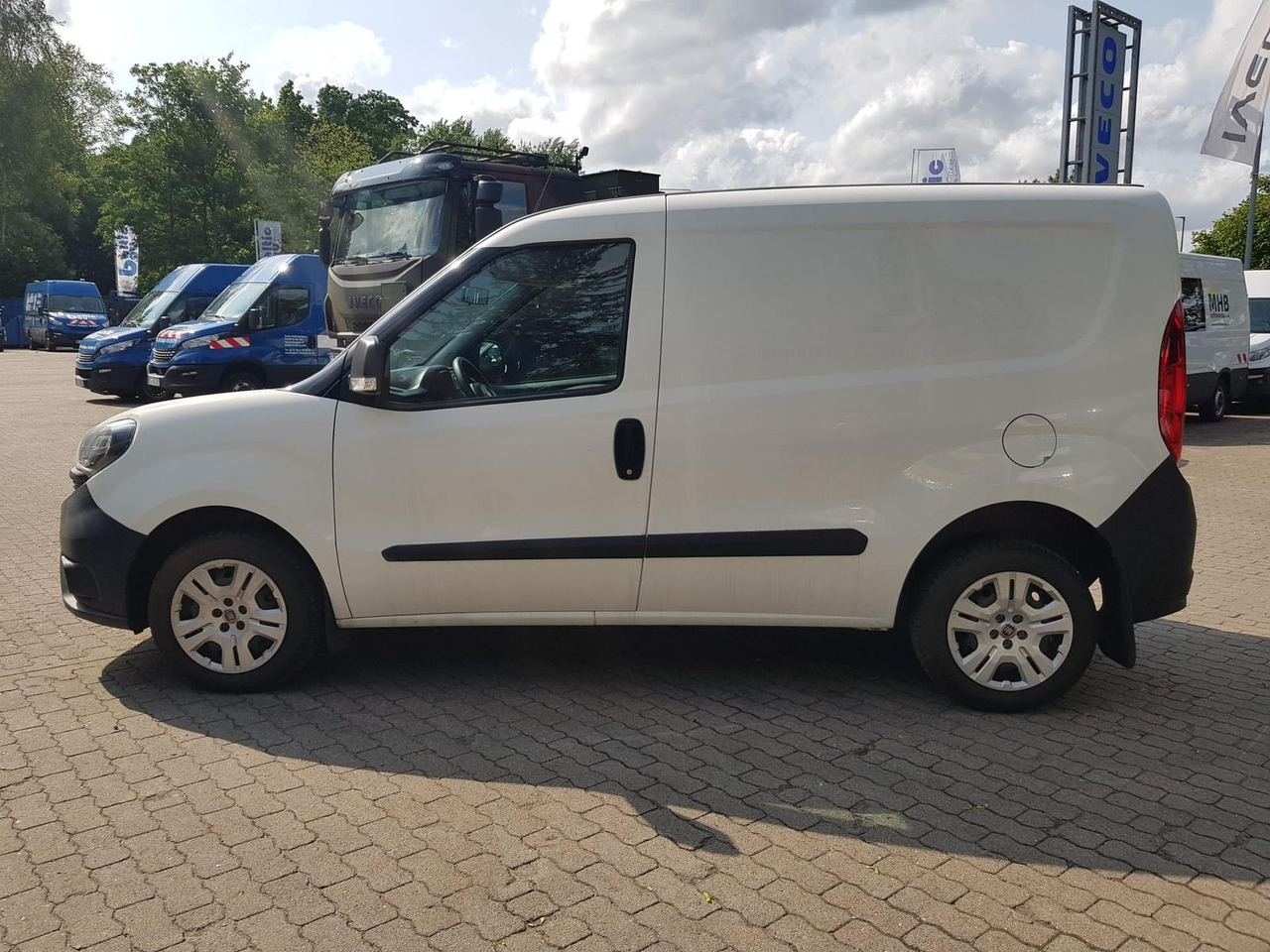 Fiat Doblo Kastenwagen SX 1.3 Klima, Radio mit Nav... - Пътнически бус: снимка 2 Fiat Doblo Kastenwagen SX 1.3 Klima, Radio mit Nav... - Пътнически бус: снимка 2