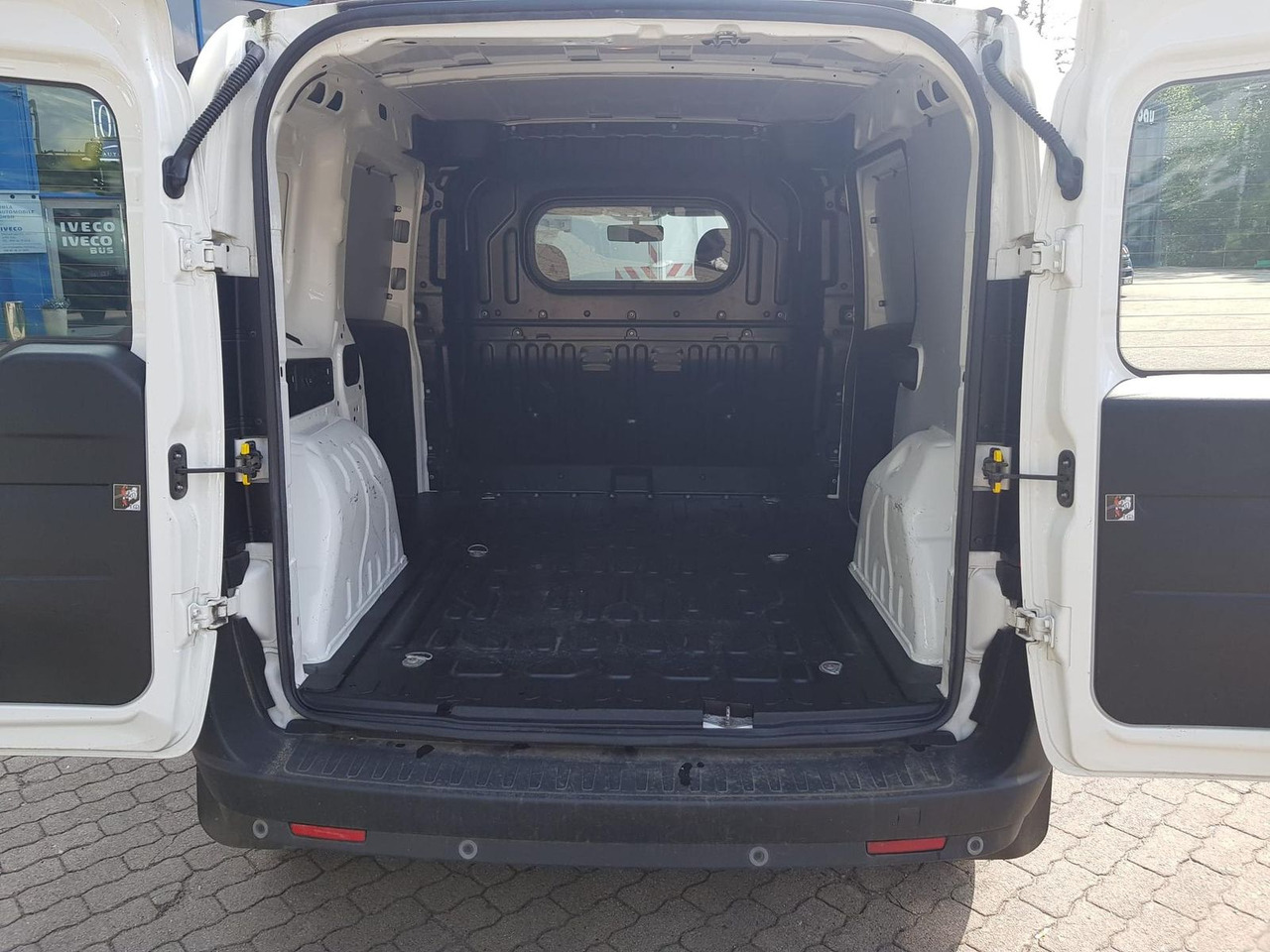 Fiat Doblo Kastenwagen SX 1.3 Klima, Radio mit Nav... - Пътнически бус: снимка 5 Fiat Doblo Kastenwagen SX 1.3 Klima, Radio mit Nav... - Пътнически бус: снимка 5