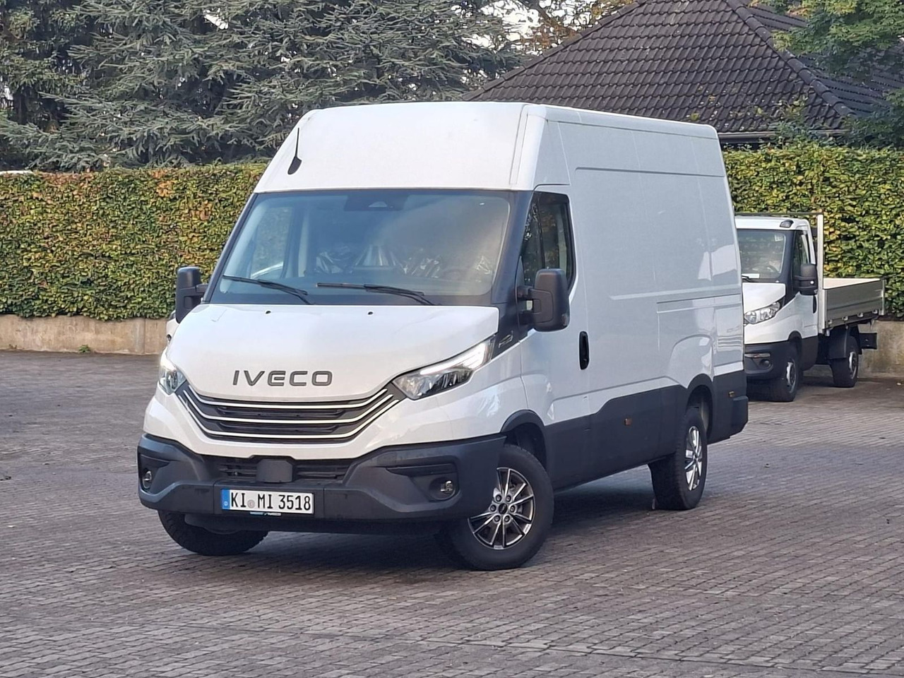 Iveco 35S18HA8V *AHK*RADIO*KAMERA*KLIMA* - Товарен бус: снимка 1 Iveco 35S18HA8V *AHK*RADIO*KAMERA*KLIMA* - Товарен бус: снимка 1