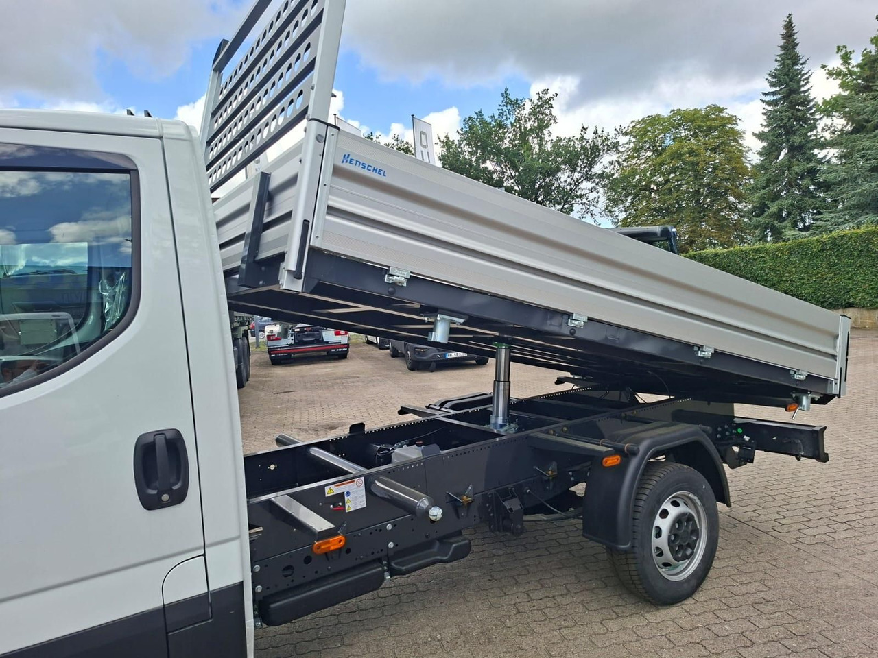 Iveco Daily 35S14A8Y Henschel 3-Seiten Kipper - Бордови бус: снимка 3 Iveco Daily 35S14A8Y Henschel 3-Seiten Kipper - Бордови бус: снимка 3