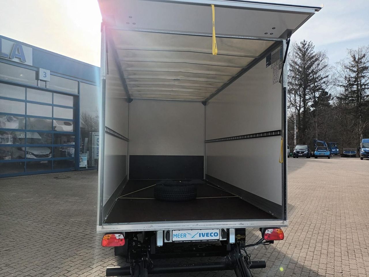 Iveco Daily 35S14HE Koffer LBW, Rückfahrkamera 2x a... - Лекотоварен автомобил фургон: снимка 5 Iveco Daily 35S14HE Koffer LBW, Rückfahrkamera 2x a... - Лекотоварен автомобил фургон: снимка 5