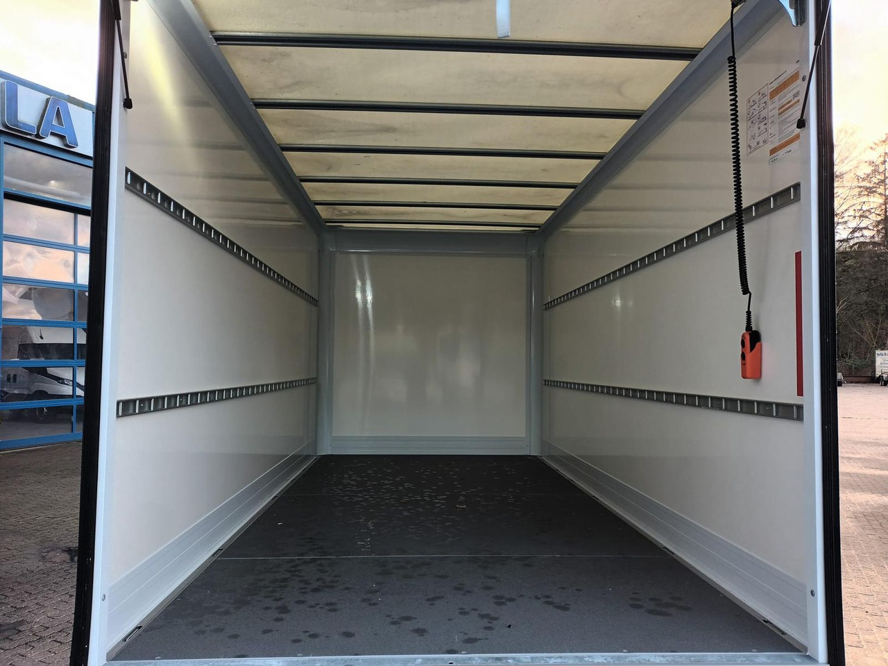 Iveco Daily 35S16HA8 Koffer*LBW*Rückfahrkamera* ab ... - Лекотоварен автомобил фургон: снимка 5 Iveco Daily 35S16HA8 Koffer*LBW*Rückfahrkamera* ab ... - Лекотоварен автомобил фургон: снимка 5