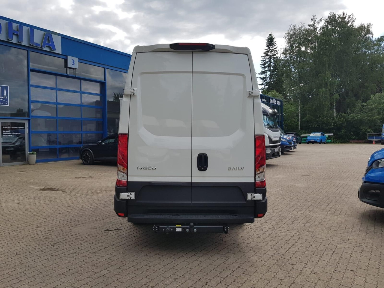 Iveco Daily 35S18HA8 V 3520L mit AHK, Rückfahrkamer... - Товарен бус: снимка 4 Iveco Daily 35S18HA8 V 3520L mit AHK, Rückfahrkamer... - Товарен бус: снимка 4