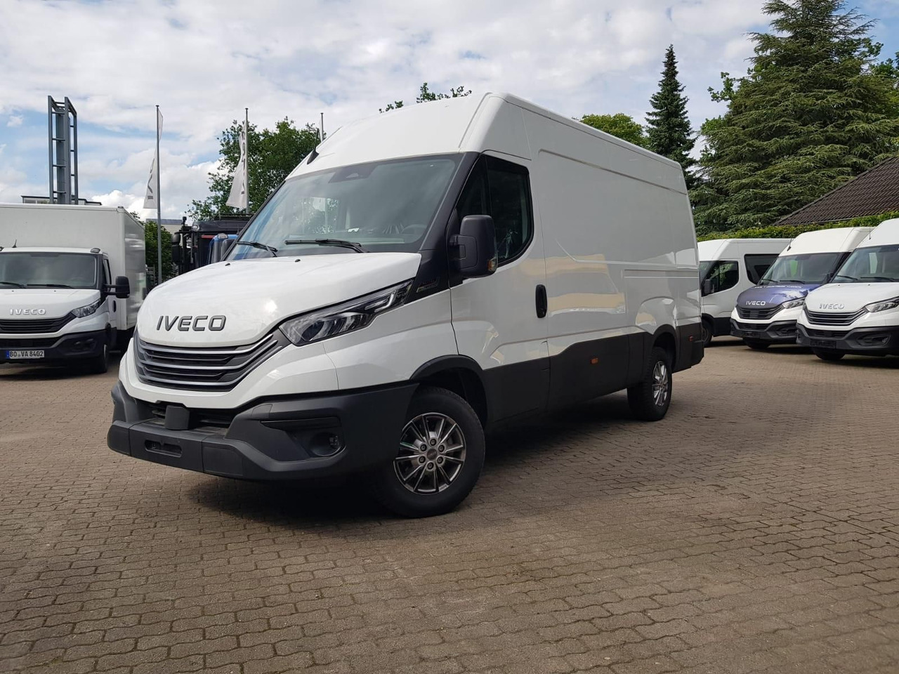 Iveco Daily 35S18HA8 V 3520L mit AHK, Rückfahrkamer... - Товарен бус: снимка 1 Iveco Daily 35S18HA8 V 3520L mit AHK, Rückfahrkamer... - Товарен бус: снимка 1
