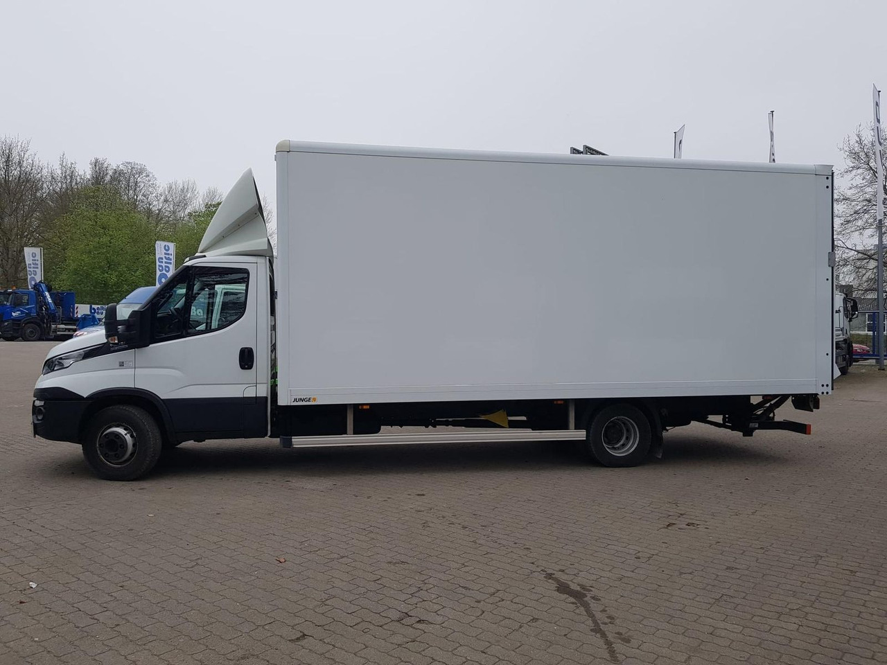 Iveco Daily 70C18HA8/P Koffer, Luftfederung, Kamera... - Лекотоварен автомобил фургон: снимка 3 Iveco Daily 70C18HA8/P Koffer, Luftfederung, Kamera... - Лекотоварен автомобил фургон: снимка 3