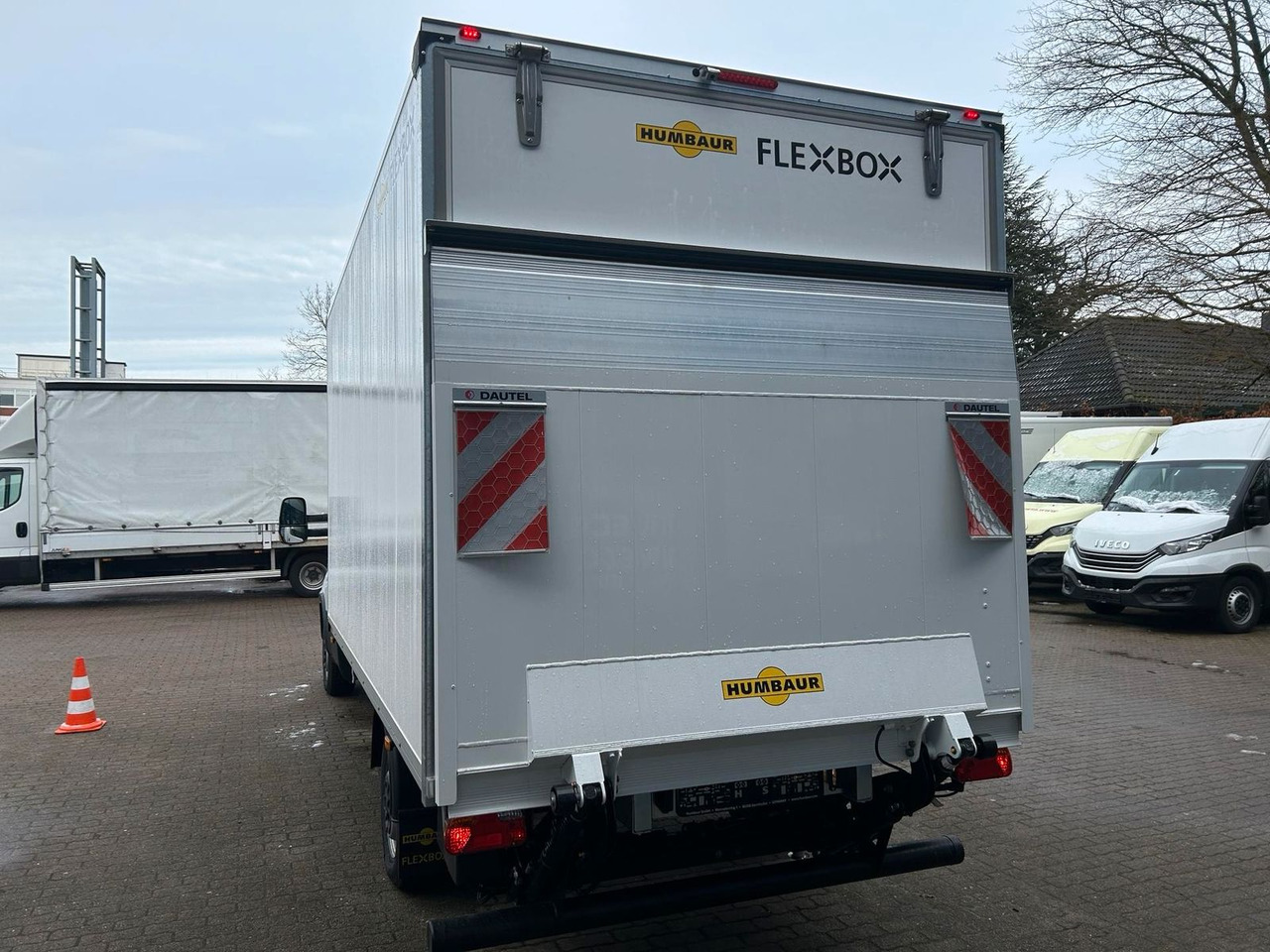 Iveco Daily Koffer 35S14H 3,0 LBW Kamera 115 kW (15... - Лекотоварен автомобил фургон: снимка 5 Iveco Daily Koffer 35S14H 3,0 LBW Kamera 115 kW (15... - Лекотоварен автомобил фургон: снимка 5