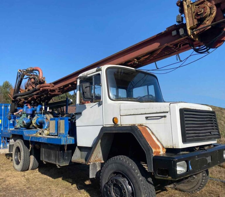 Bomag B200 auf Iveco-LKW – Well drill / Brunnenbohrer - Пробивна машина: снимка 1 Bomag B200 auf Iveco-LKW – Well drill / Brunnenbohrer - Пробивна машина: снимка 1