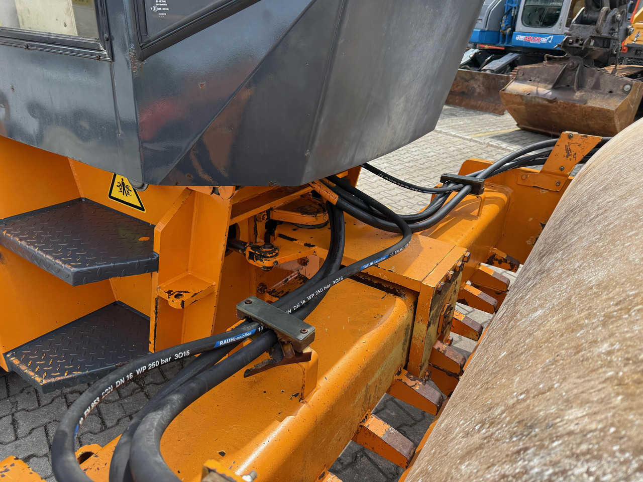 Компактор Bomag BW 213D-2 Walzenzug: снимка 15 Компактор Bomag BW 213D-2 Walzenzug: снимка 15
