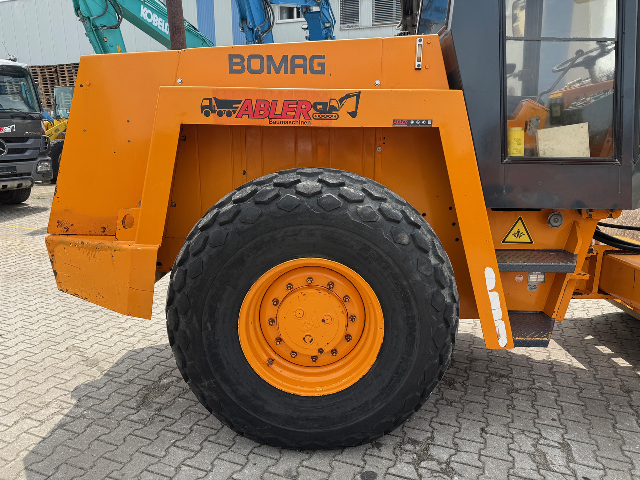 Компактор Bomag BW 213D-2 Walzenzug: снимка 16 Компактор Bomag BW 213D-2 Walzenzug: снимка 16