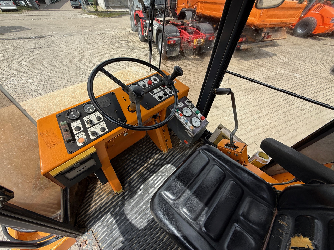 Компактор Bomag BW 213D-2 Walzenzug: снимка 20 Компактор Bomag BW 213D-2 Walzenzug: снимка 20