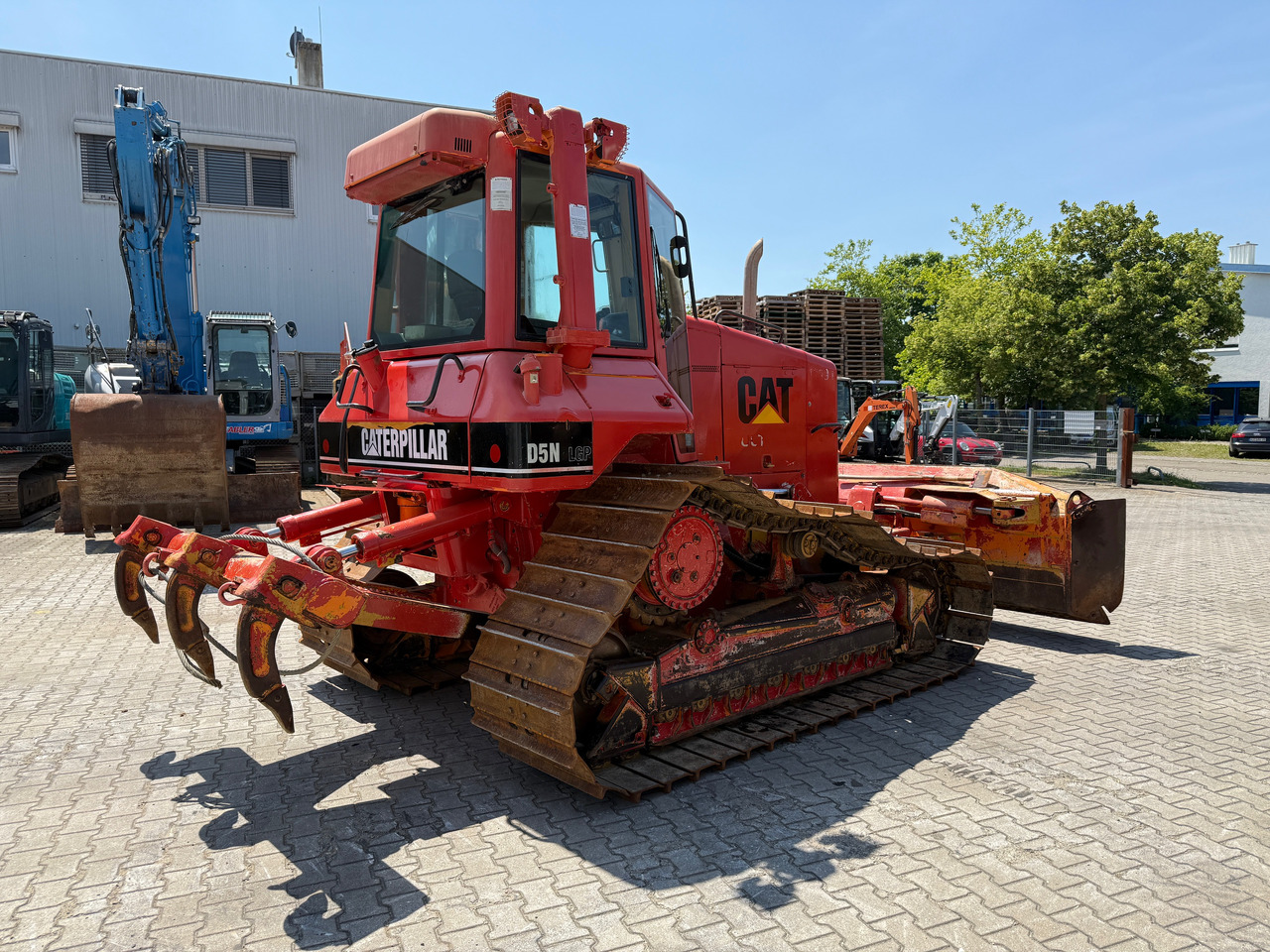 CATERPILLAR D5N FTC LGP Raupe mit 6-Wege + Heckaufreißer - Булдозер: снимка 4 CATERPILLAR D5N FTC LGP Raupe mit 6-Wege + Heckaufreißer - Булдозер: снимка 4