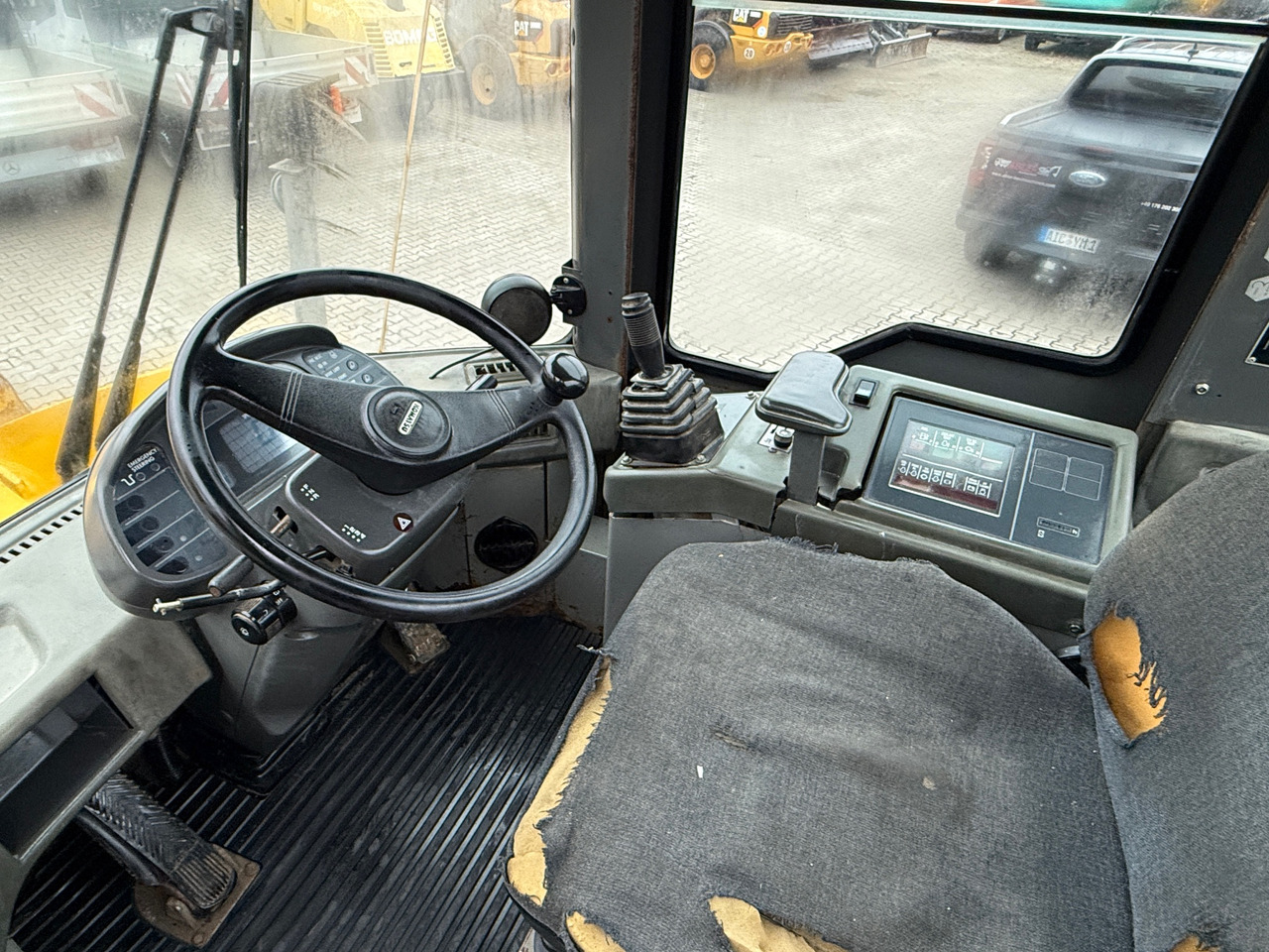 Колесен товарач Komatsu Hanomag WA270-3 Radlader Klima: снимка 15