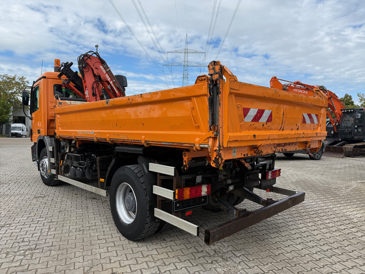 Mercedes-Benz 1832 Actros MP2 3-Seiten-Kipper mit Kran + Funk - Самосвал камион, Камион с кран: снимка 5 Mercedes-Benz 1832 Actros MP2 3-Seiten-Kipper mit Kran + Funk - Самосвал камион, Камион с кран: снимка 5