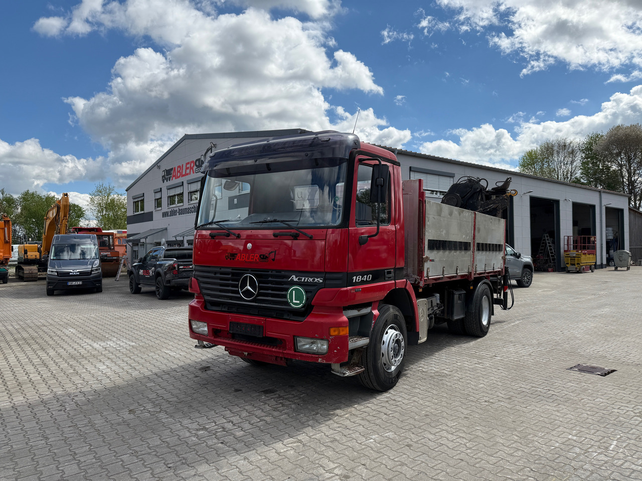 Mercedes-Benz 1840 Actros 2-Seiten-Kipper mit Kran Hiab 125-3 mit Funk - Бордови камион, Камион с кран: снимка 2 Mercedes-Benz 1840 Actros 2-Seiten-Kipper mit Kran Hiab 125-3 mit Funk - Бордови камион, Камион с кран: снимка 2